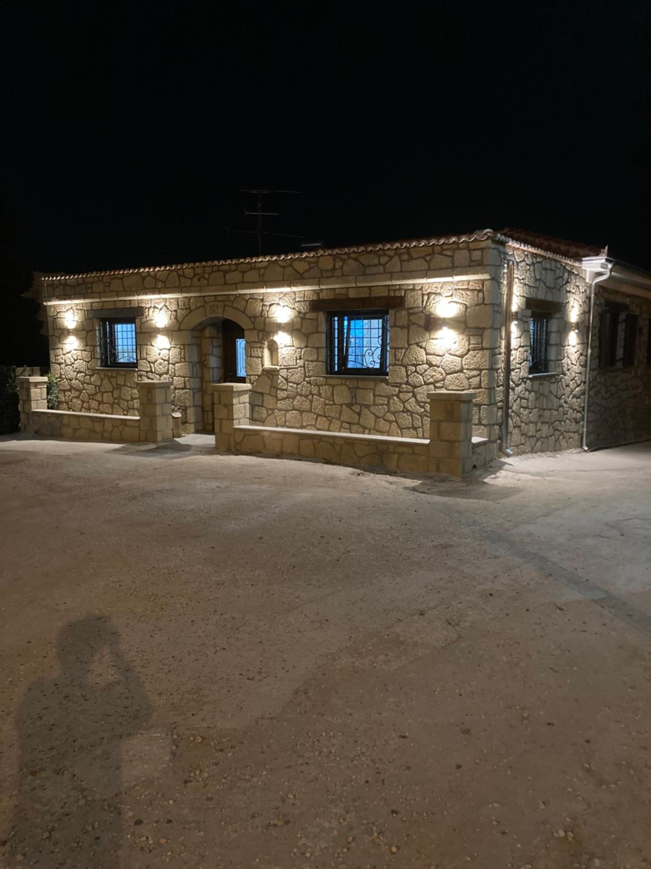 One-Bedroom House - Photo 2