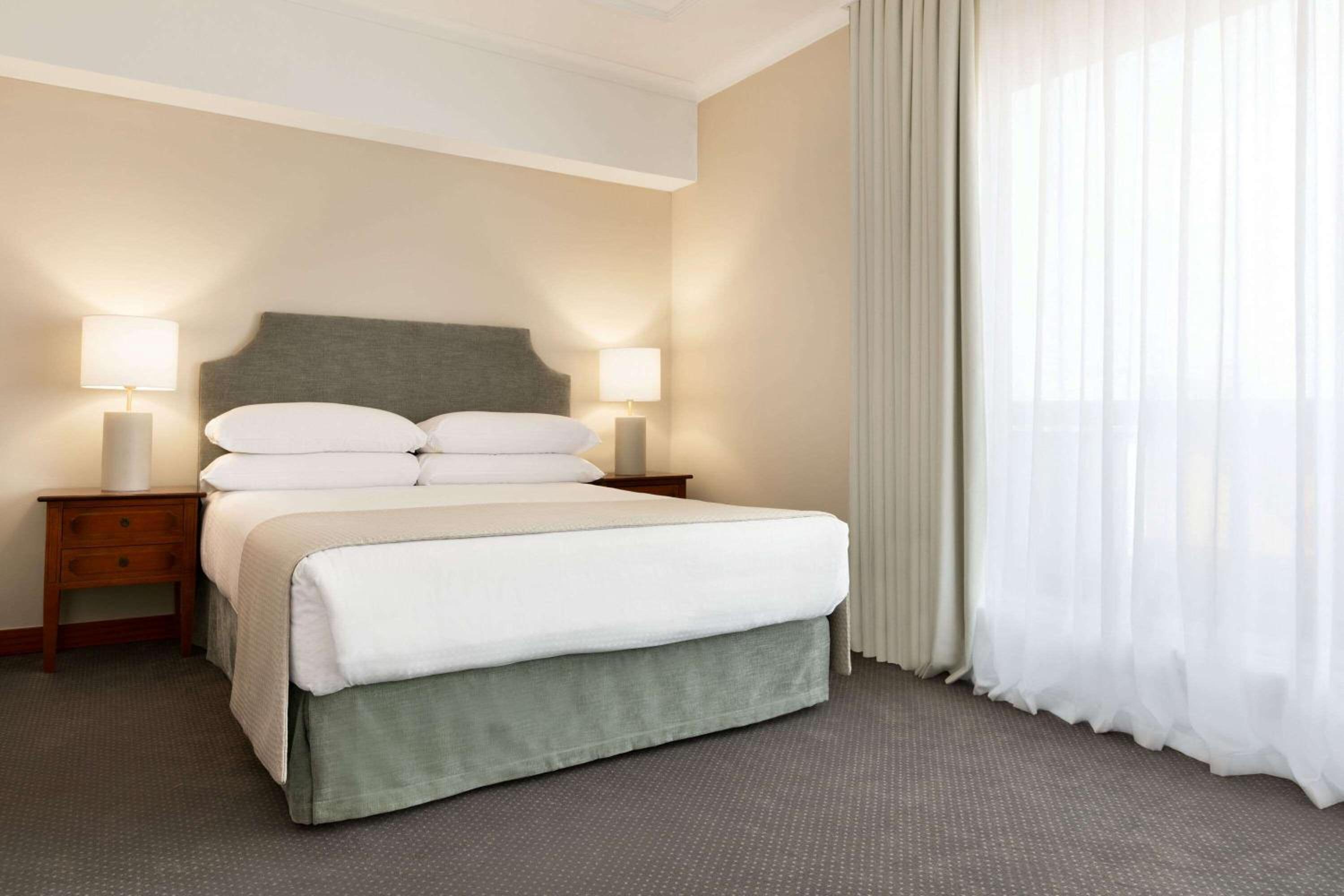 King Room - Non-Smoking - Photo 2