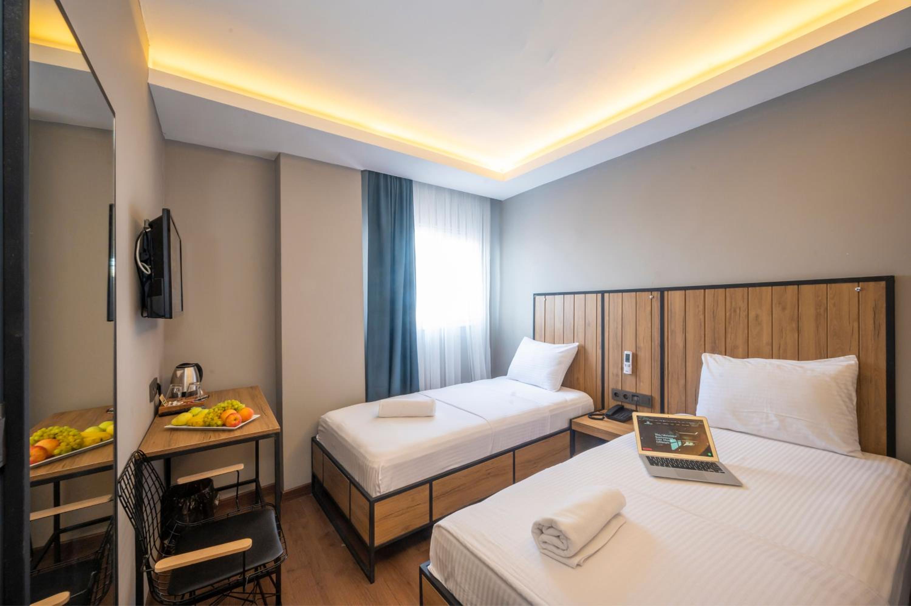 Deluxe Double or Twin Room - Photo 16