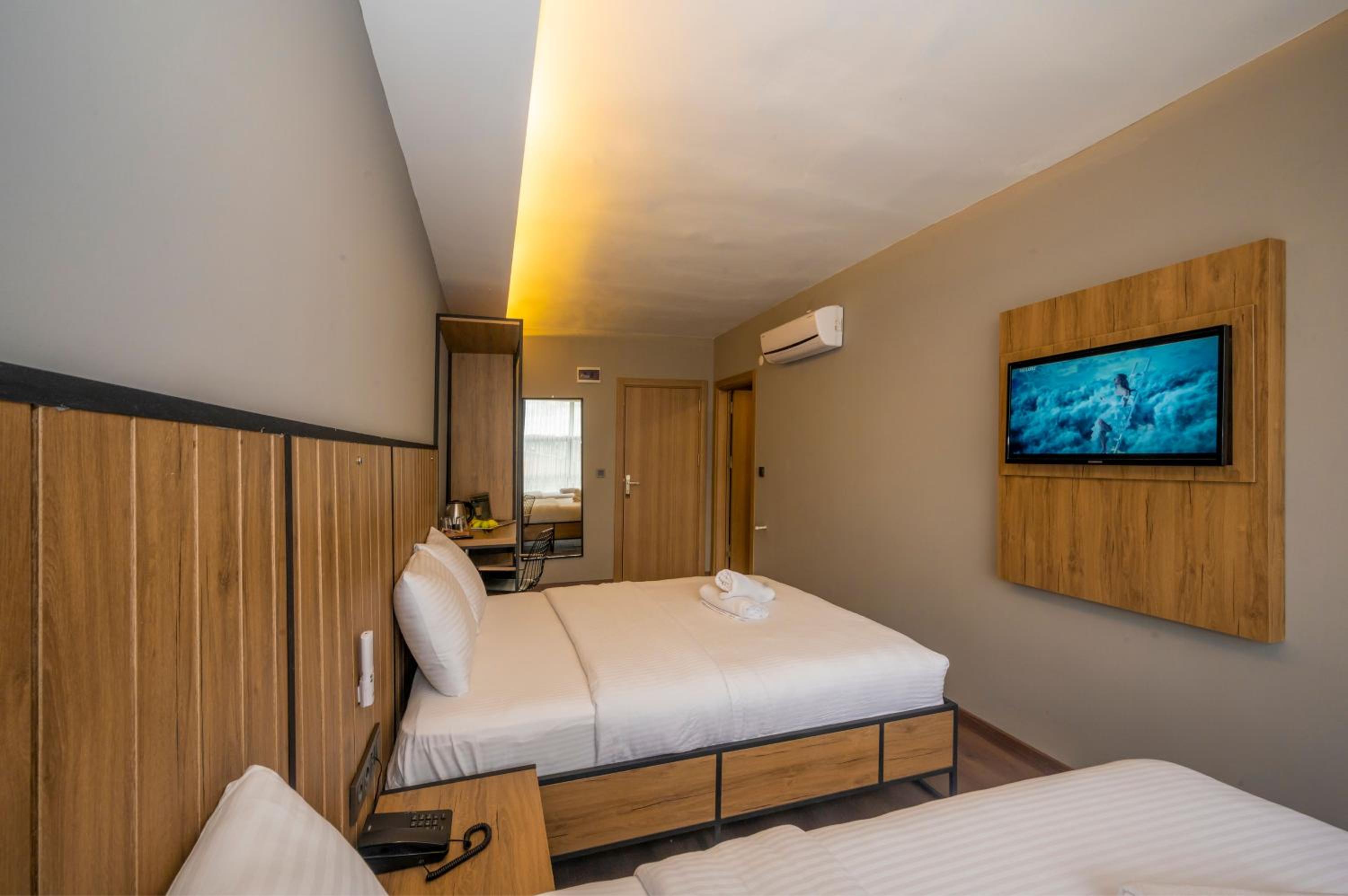 Deluxe Double or Twin Room - Photo 18