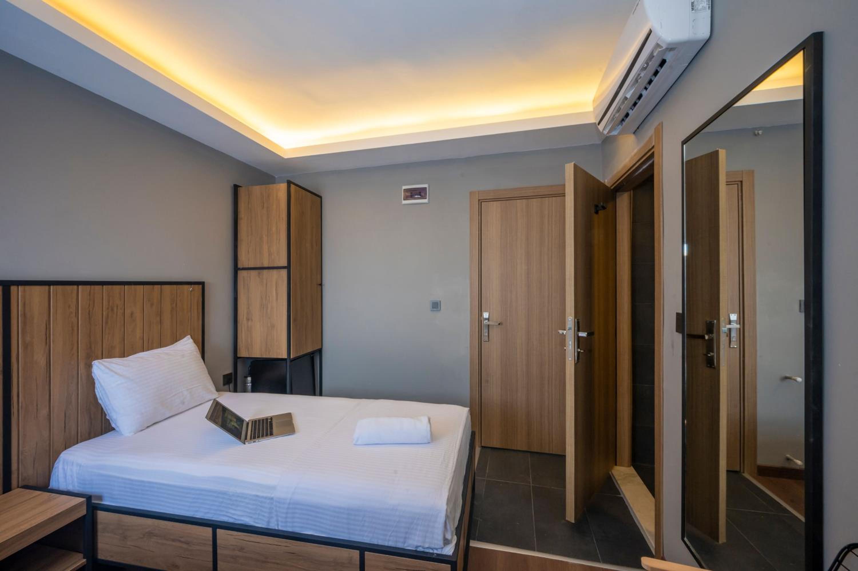 Deluxe Double or Twin Room - Photo 19