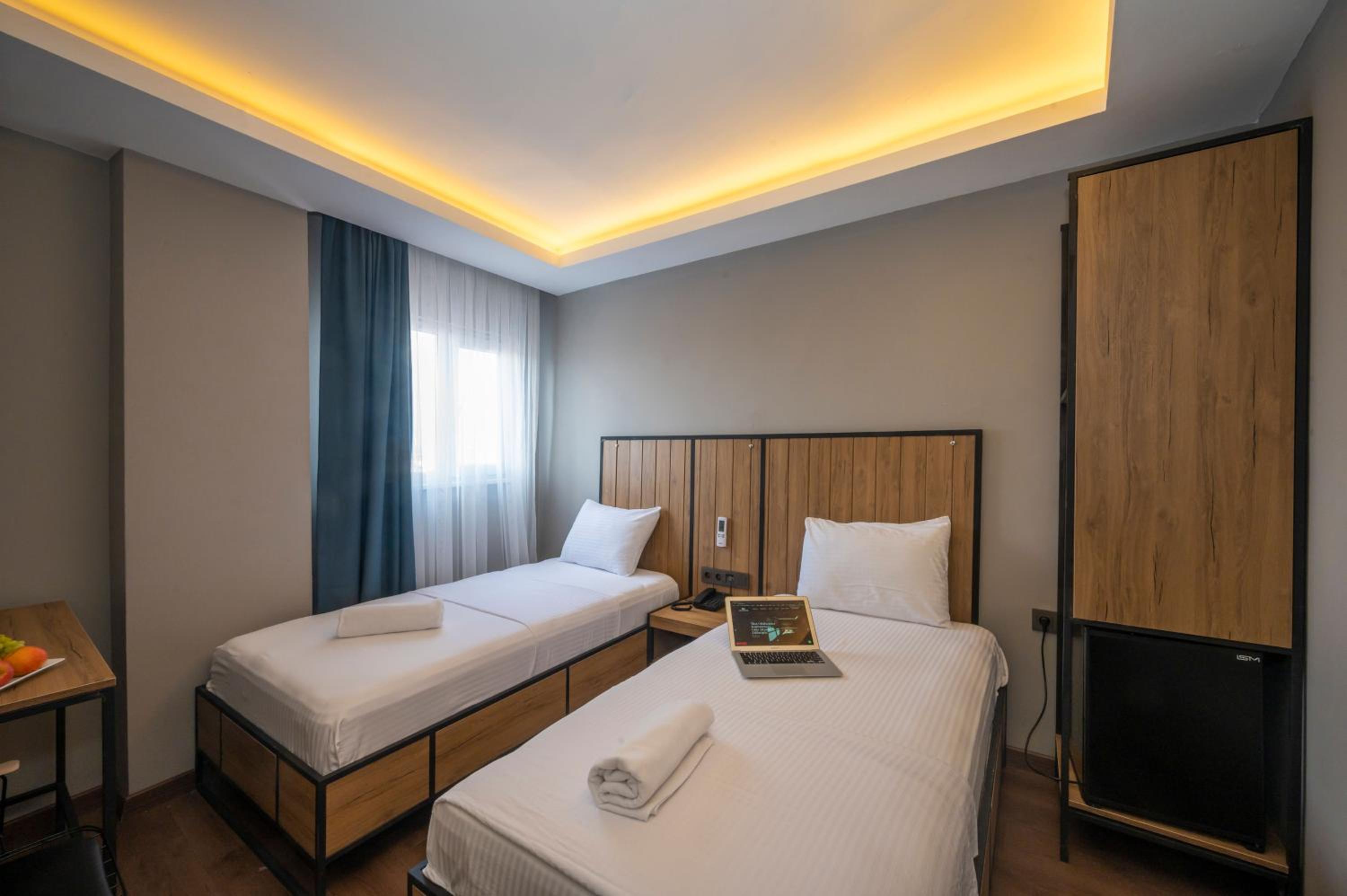 Deluxe Double or Twin Room - Photo 15
