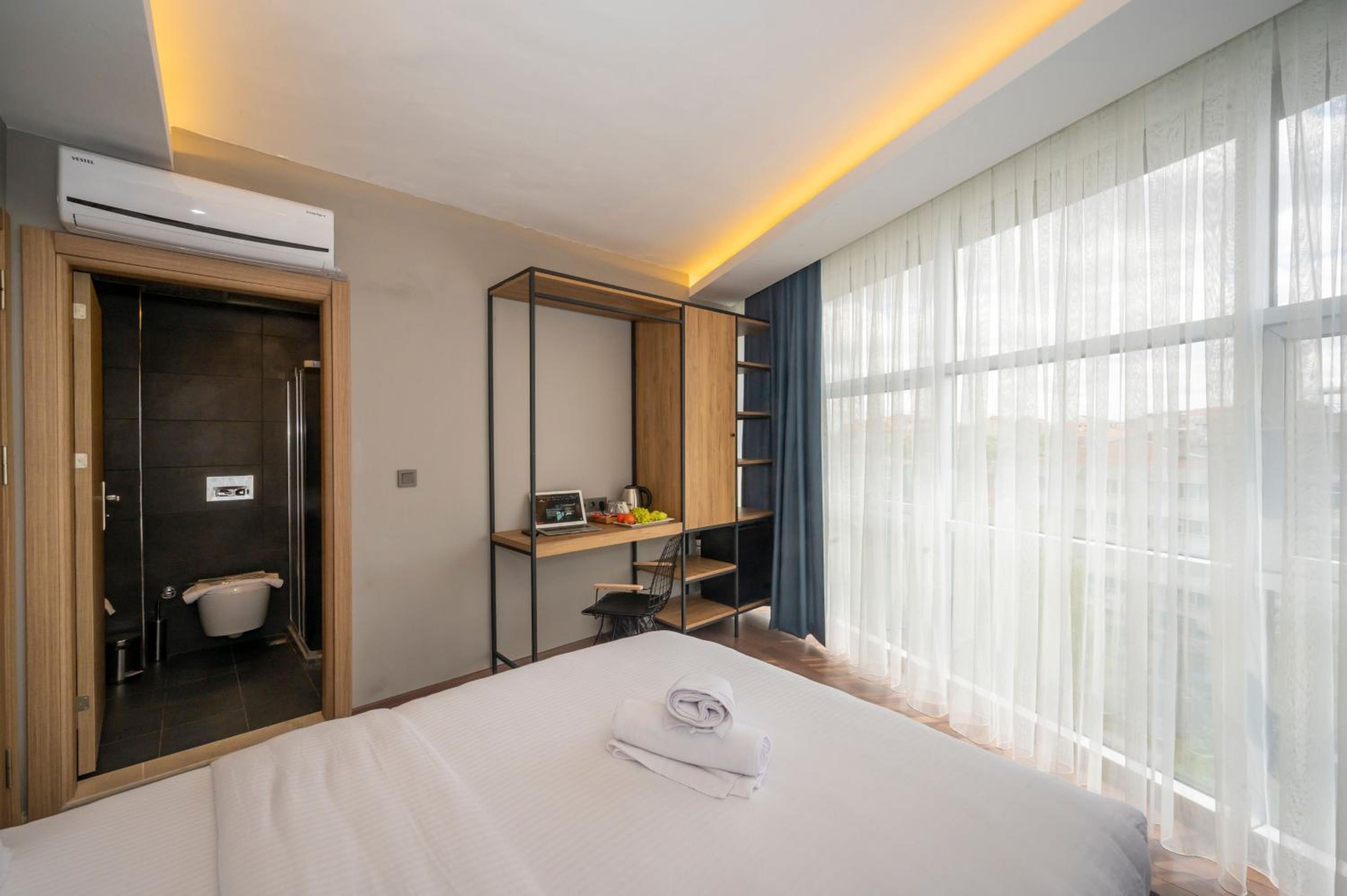 Deluxe Double or Twin Room - Photo 13