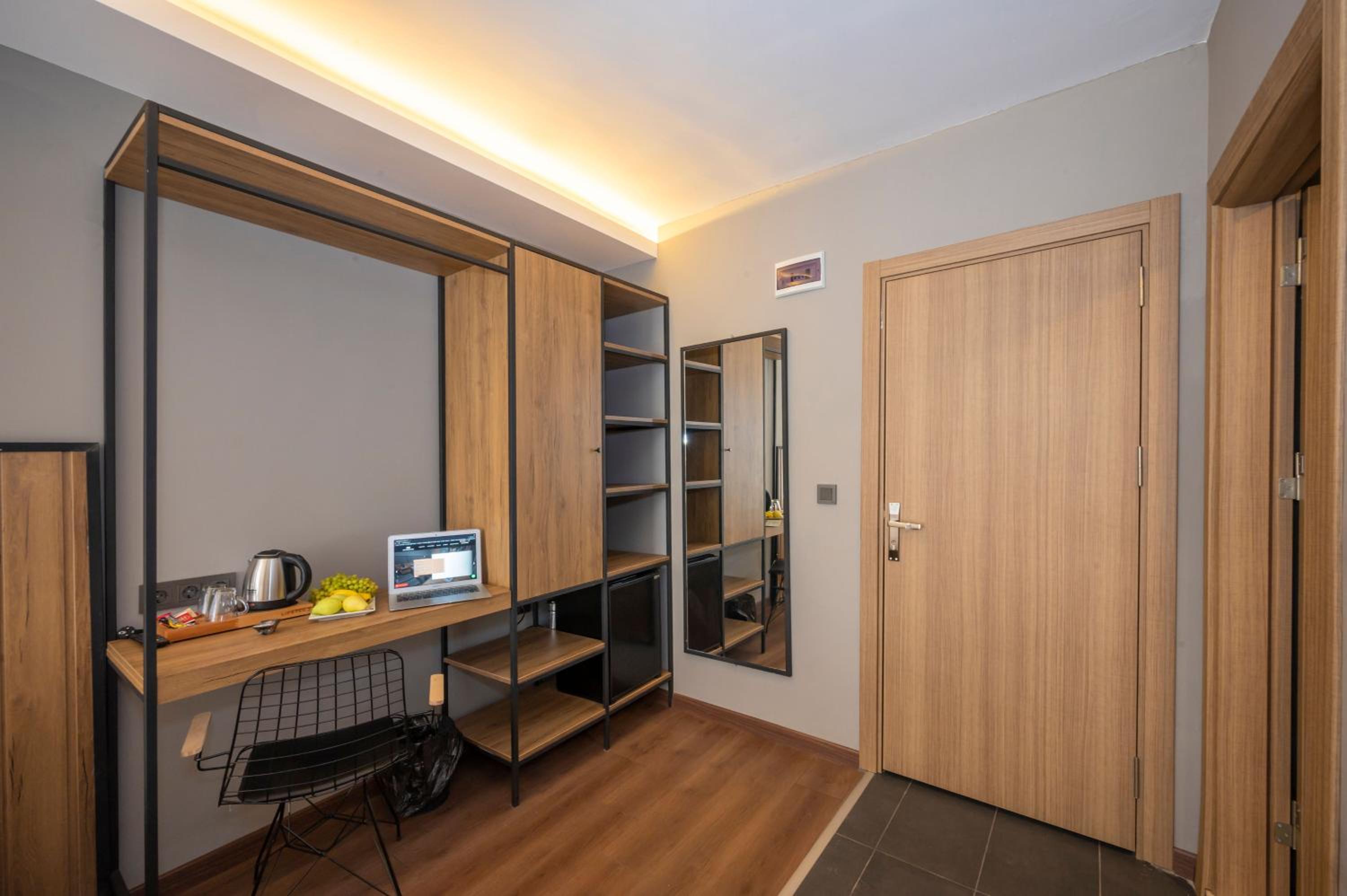 Deluxe Double or Twin Room - Photo 12