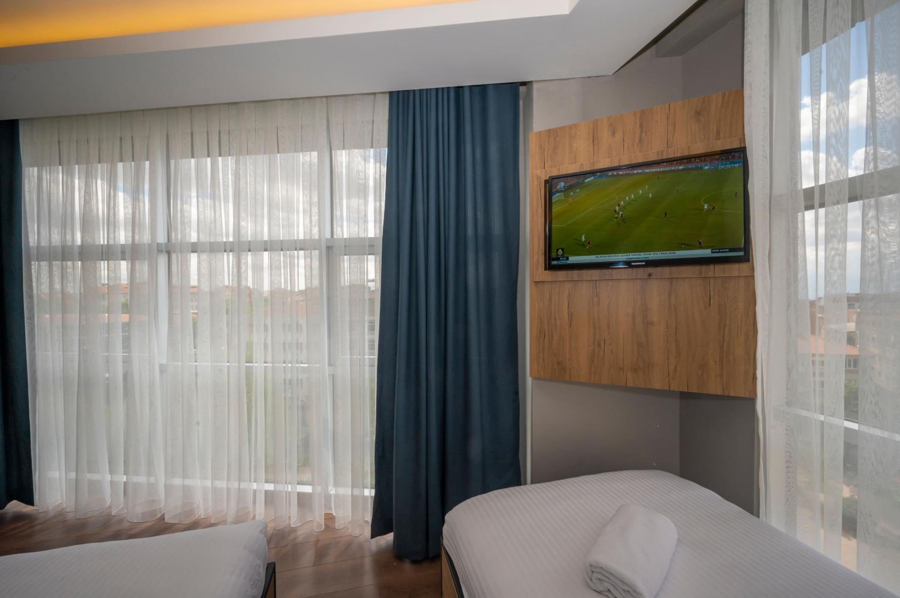 Deluxe Double or Twin Room - Photo 5