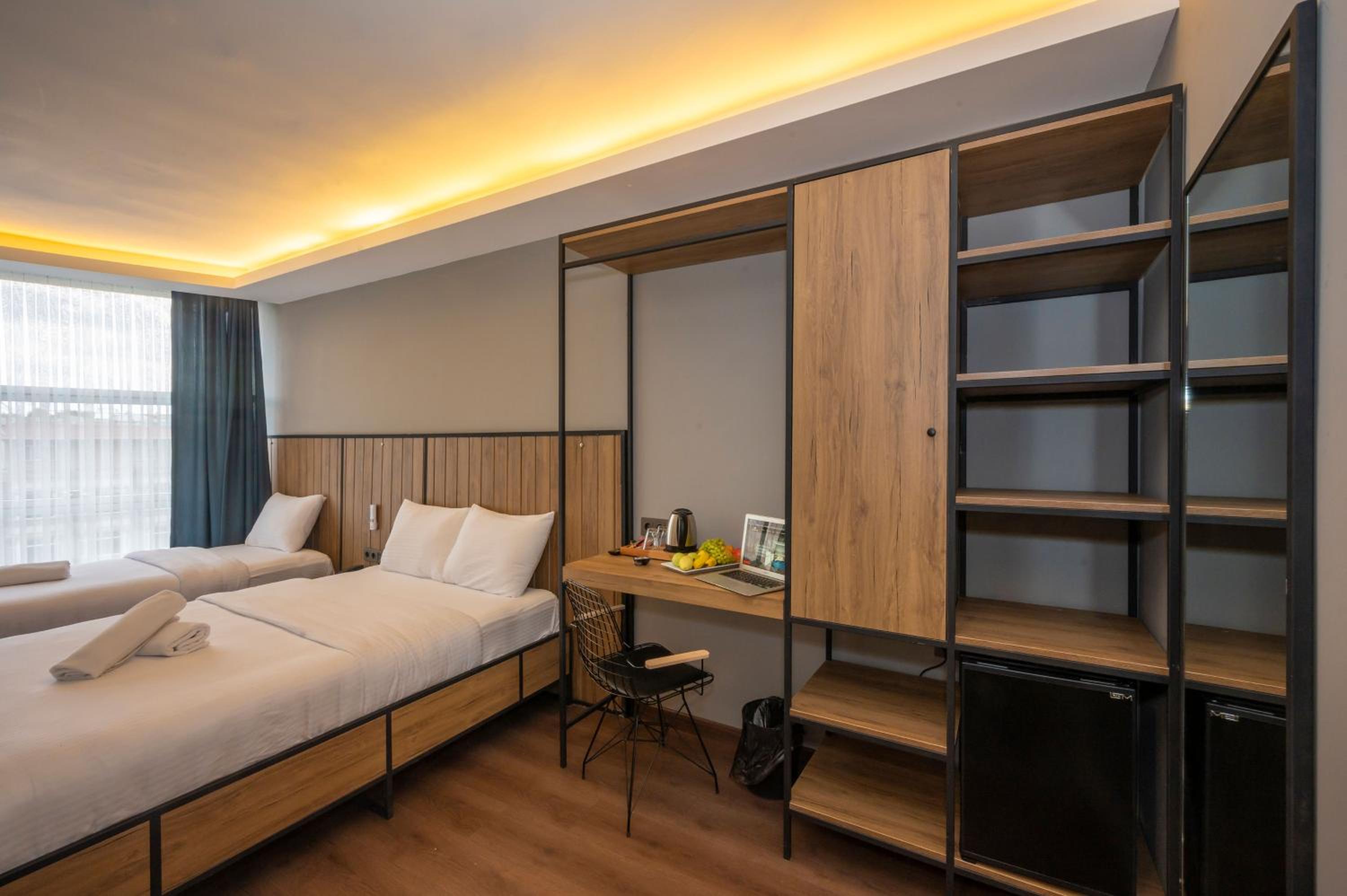 Deluxe Double or Twin Room - Photo 7