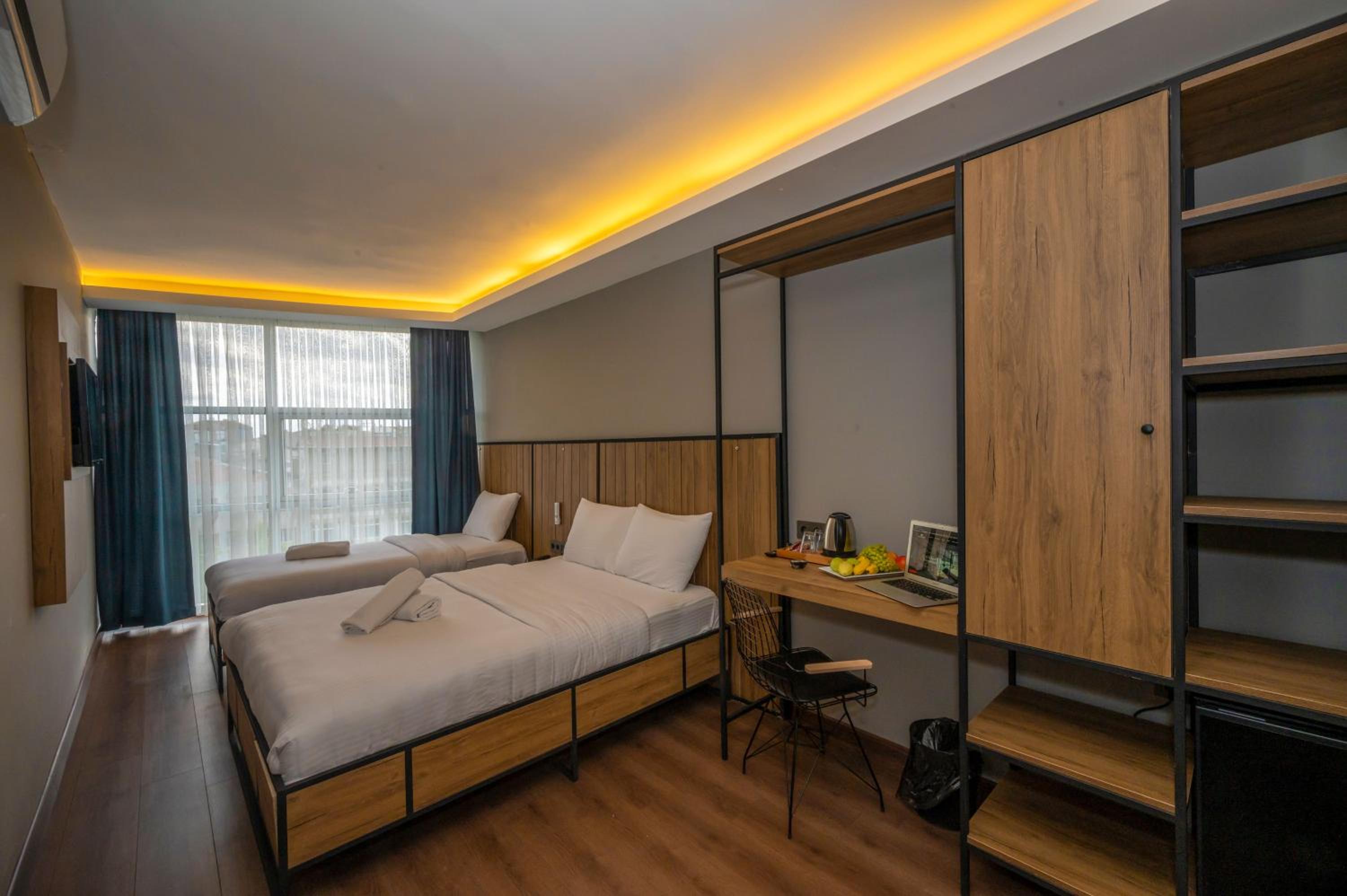 Deluxe Double or Twin Room - Photo 8