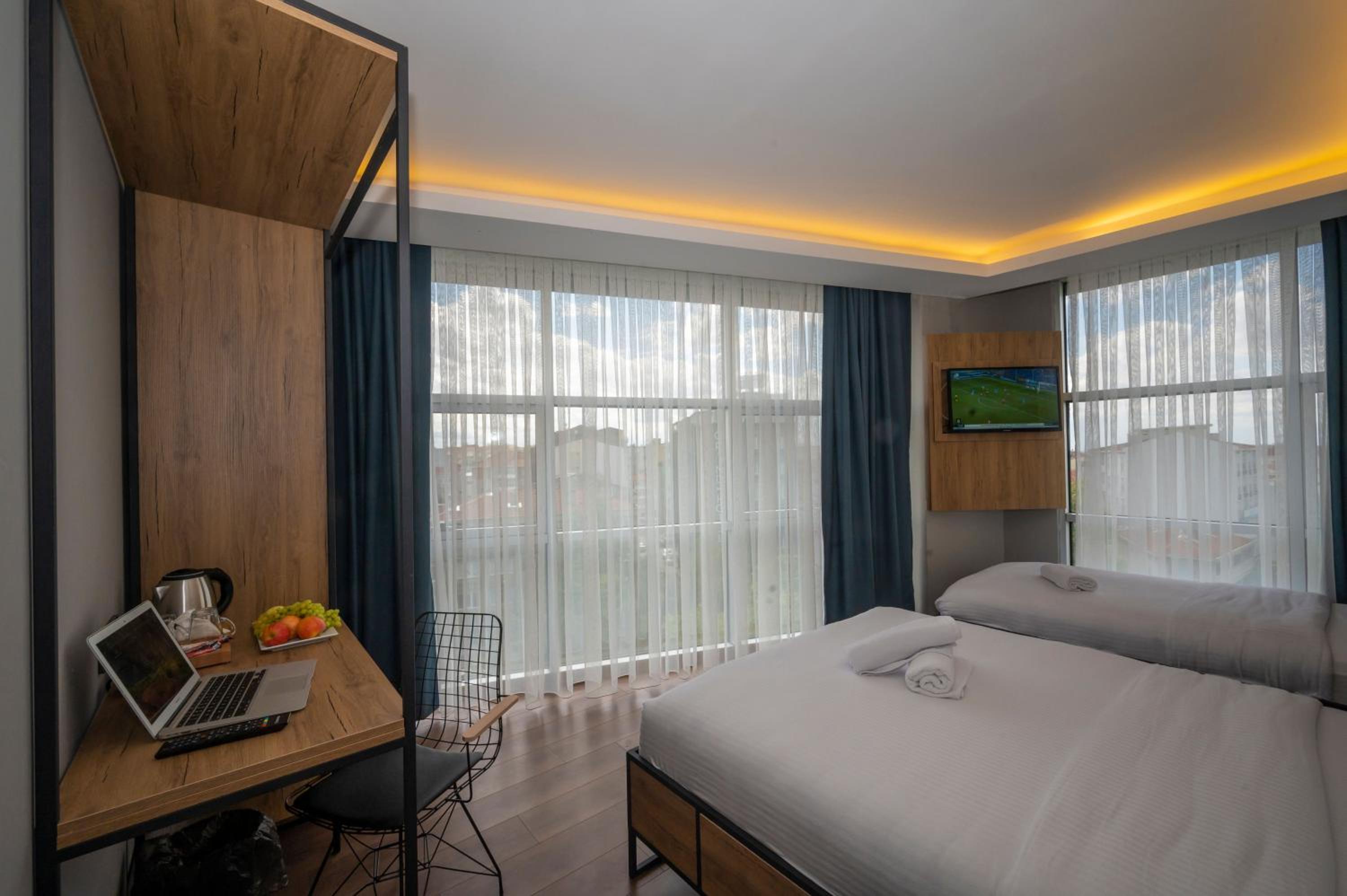 Deluxe Double or Twin Room - Photo 9