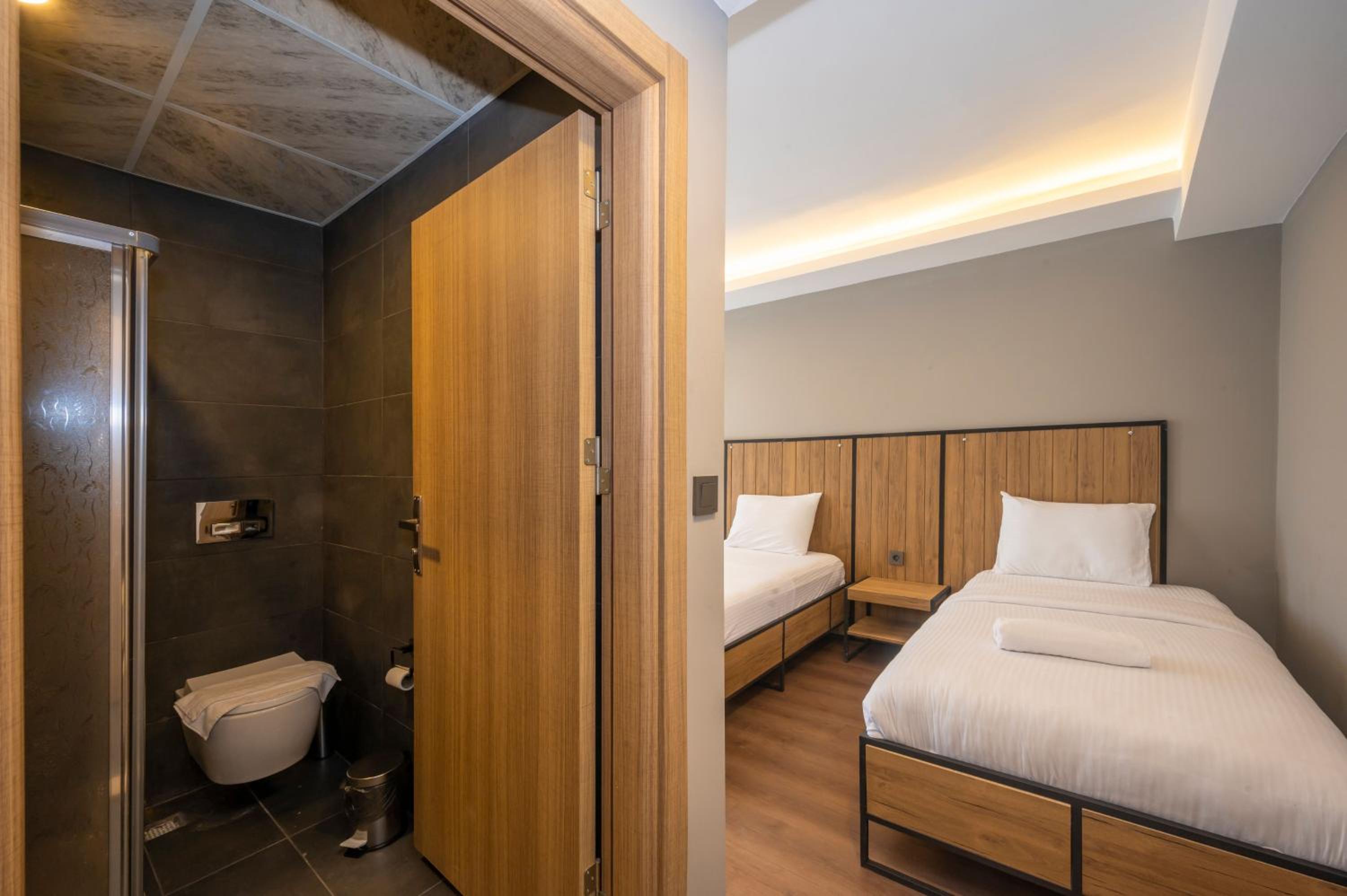 Deluxe Triple Room - Photo 8
