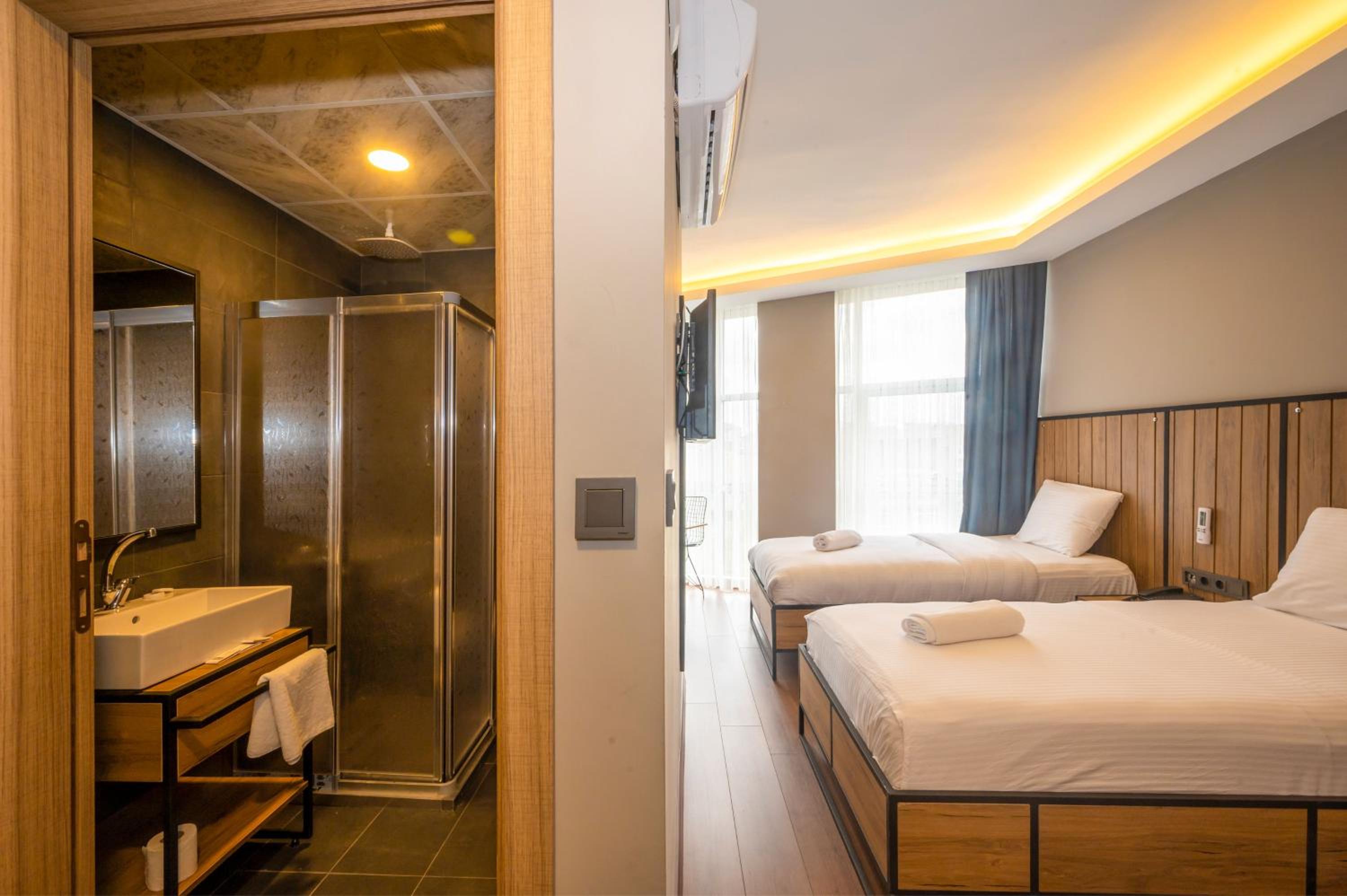 Deluxe Triple Room - Photo 10