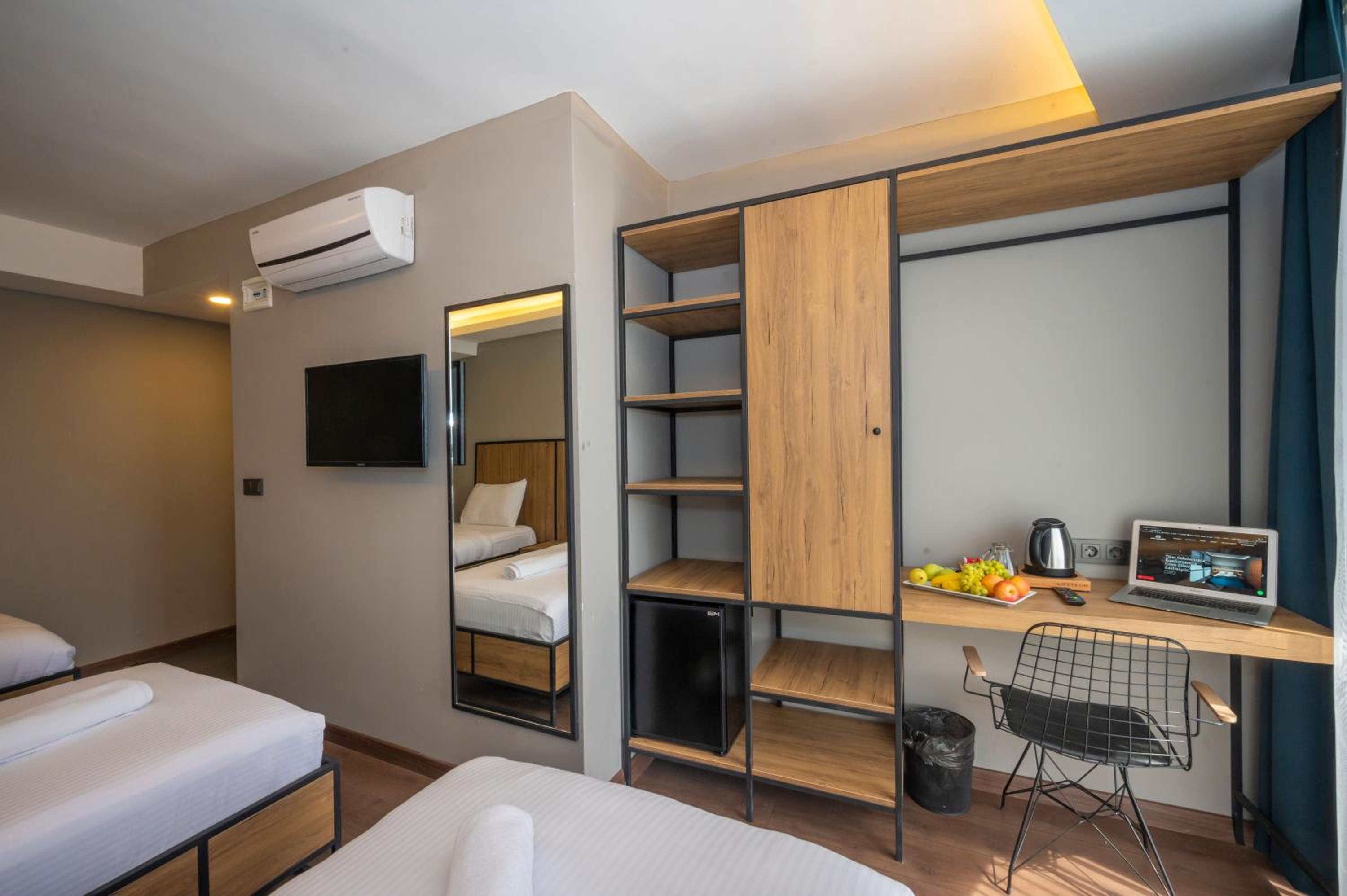 Deluxe Triple Room - Photo 11