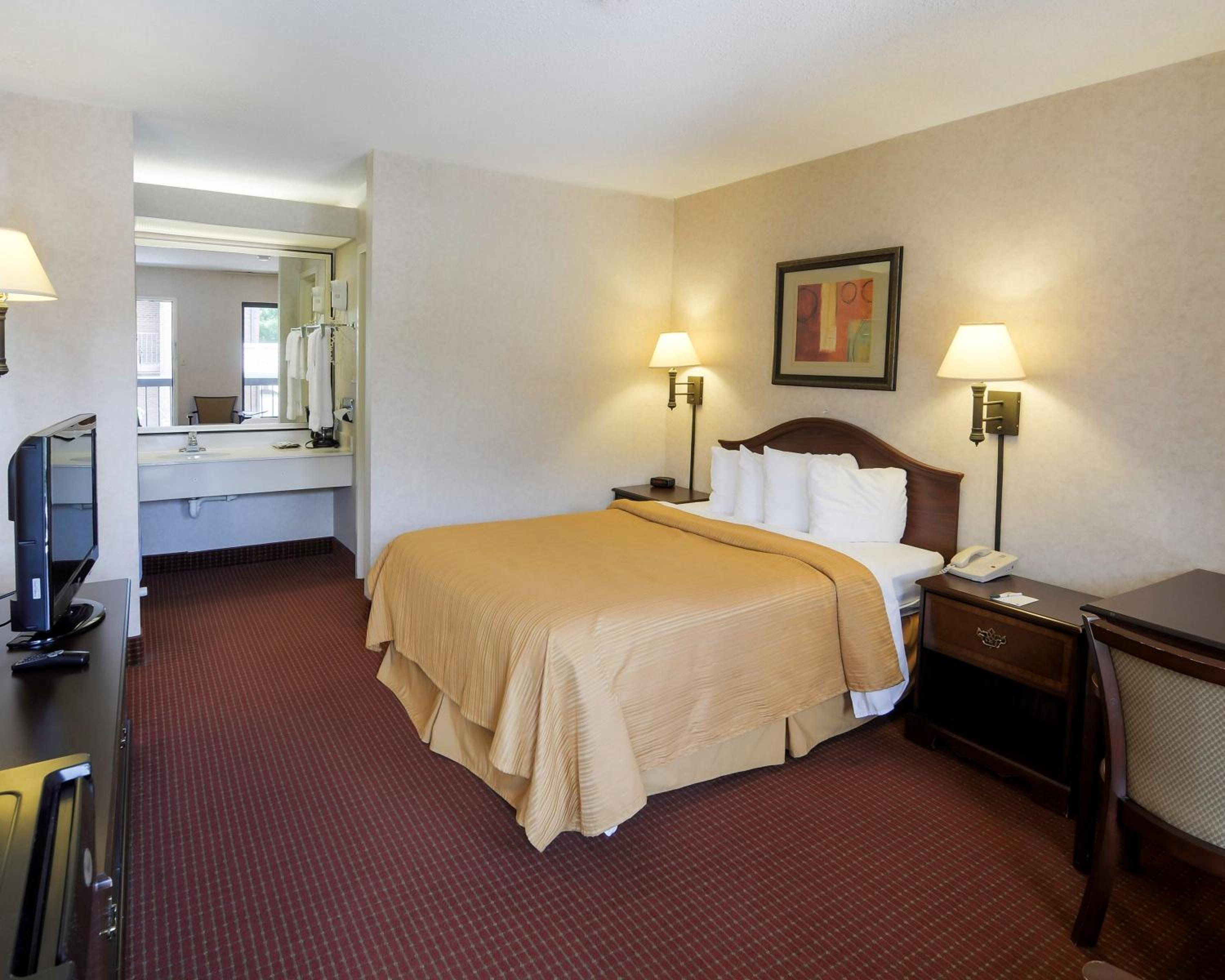 King Room - Non-Smoking - Photo 3