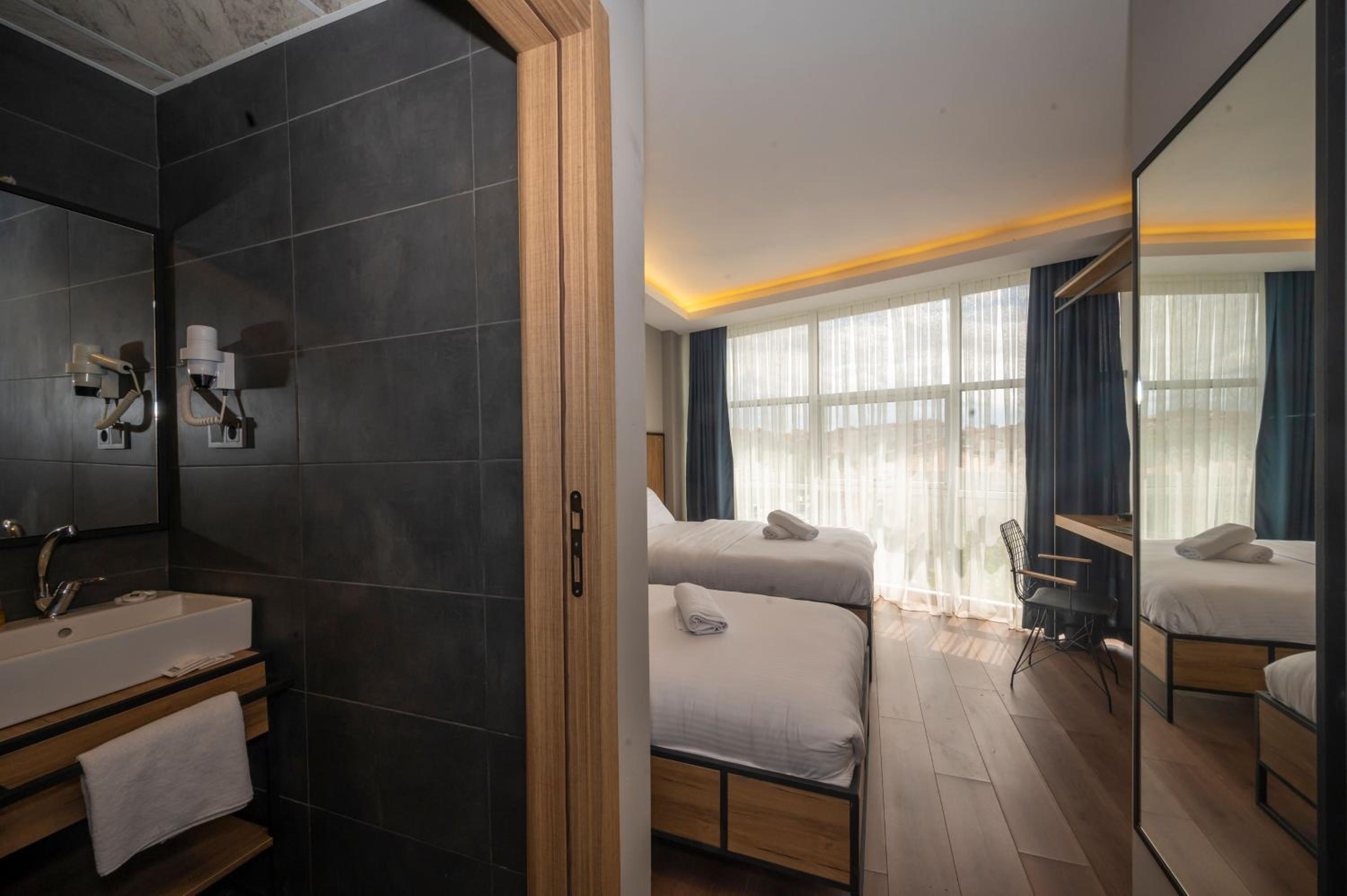 Deluxe Double or Twin Room - Photo 36