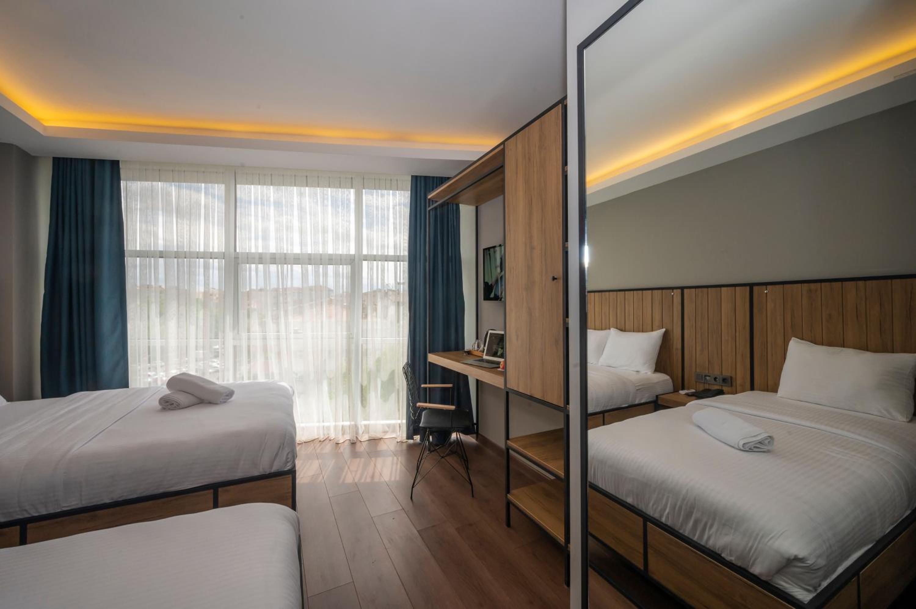 Deluxe Double or Twin Room - Photo 35