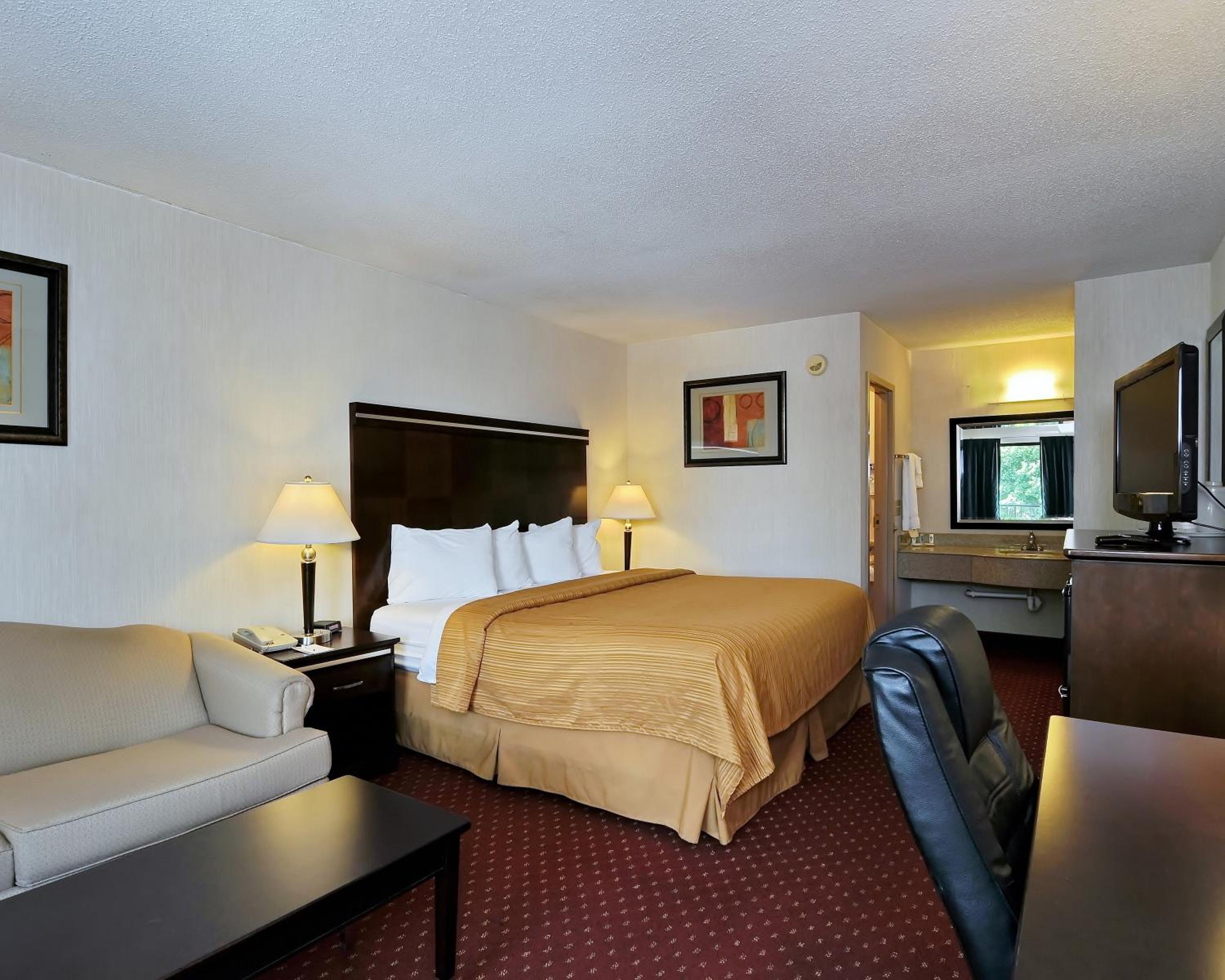 King Room - Non-Smoking - Photo 1