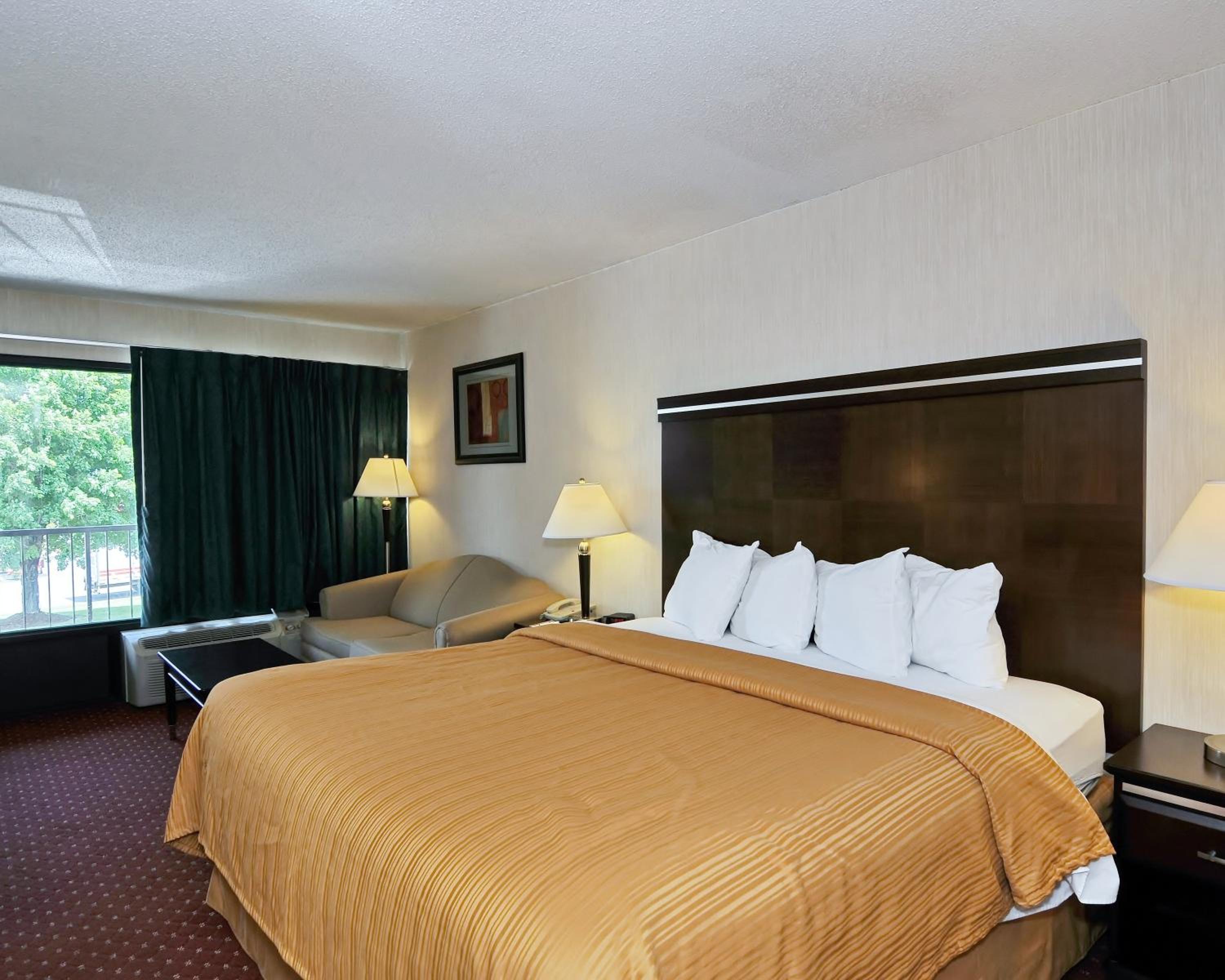 King Room - Non-Smoking - Photo 2