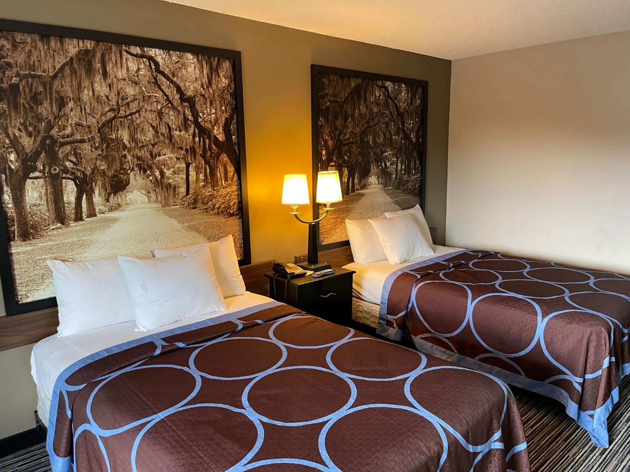 Queen Room With Two Queen Beds - Non-Smoking - Photo 1