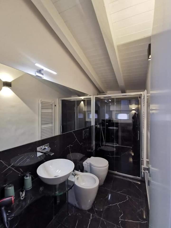 One-Bedroom House - Photo 18