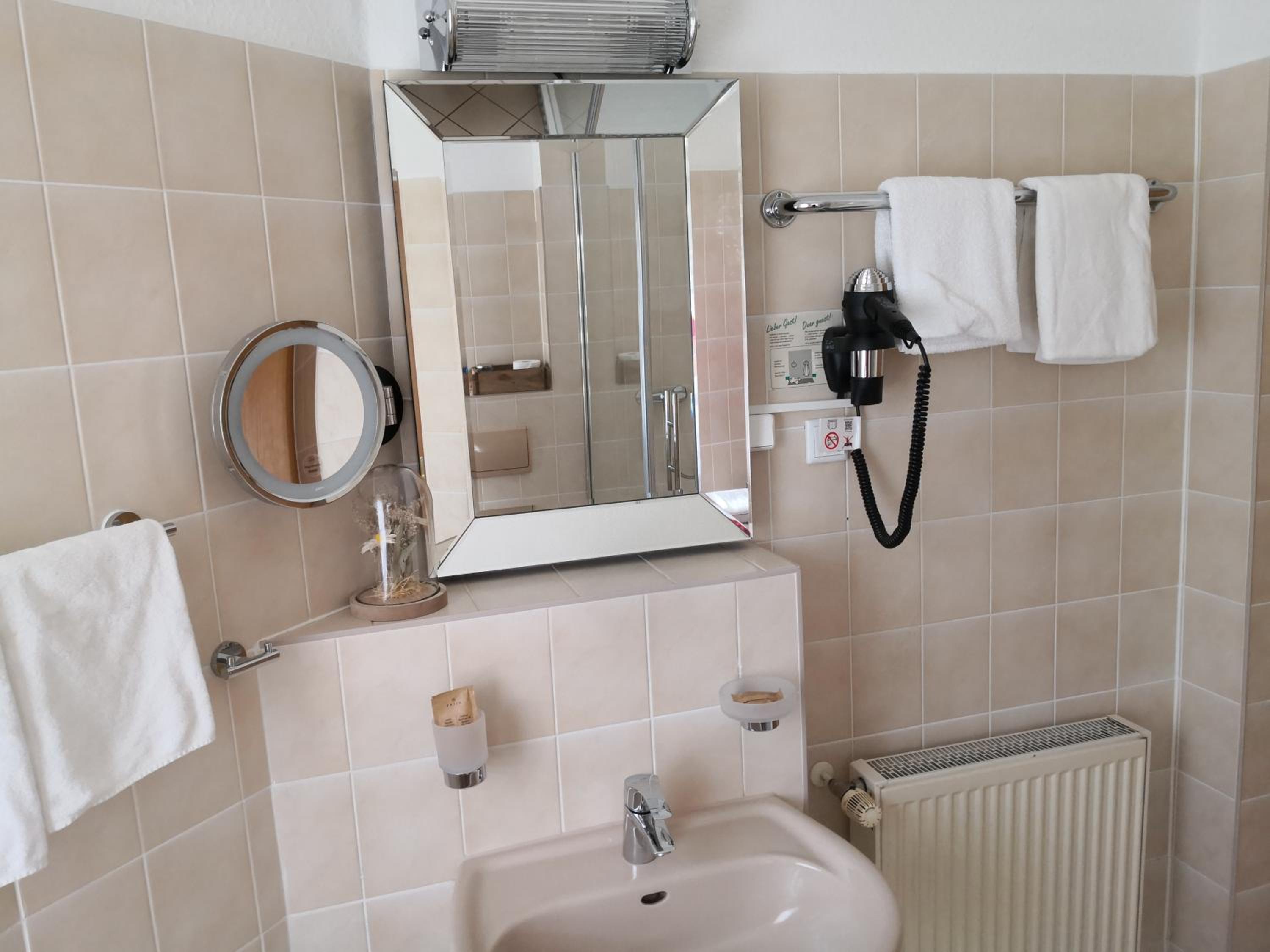 Standard Double Room - Photo 14