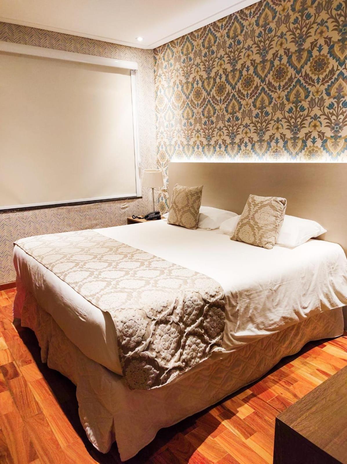 Standard Double Room thumbnail 6