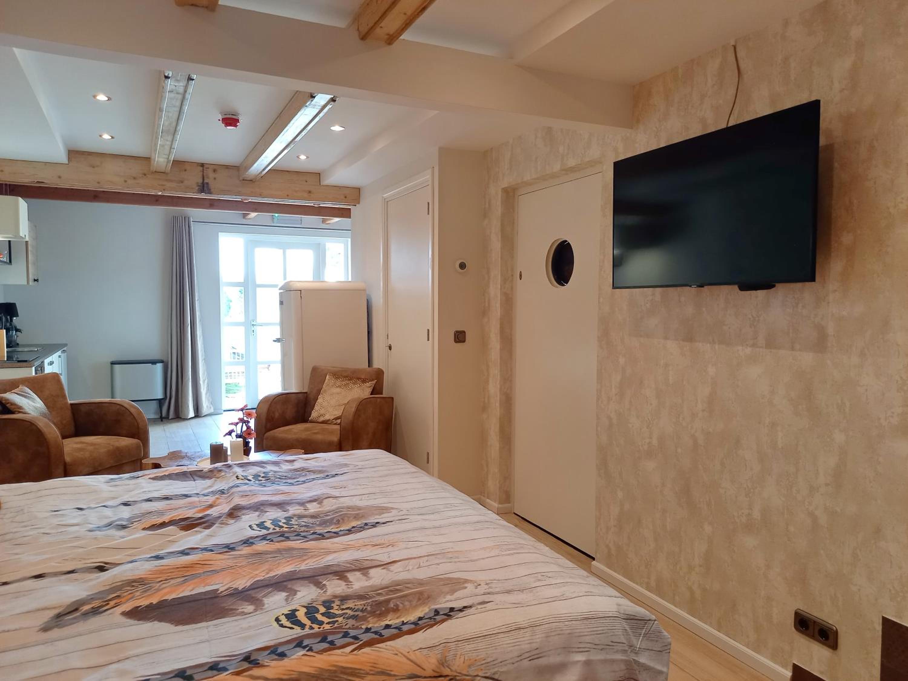 One-Bedroom Apartment - Photo 21