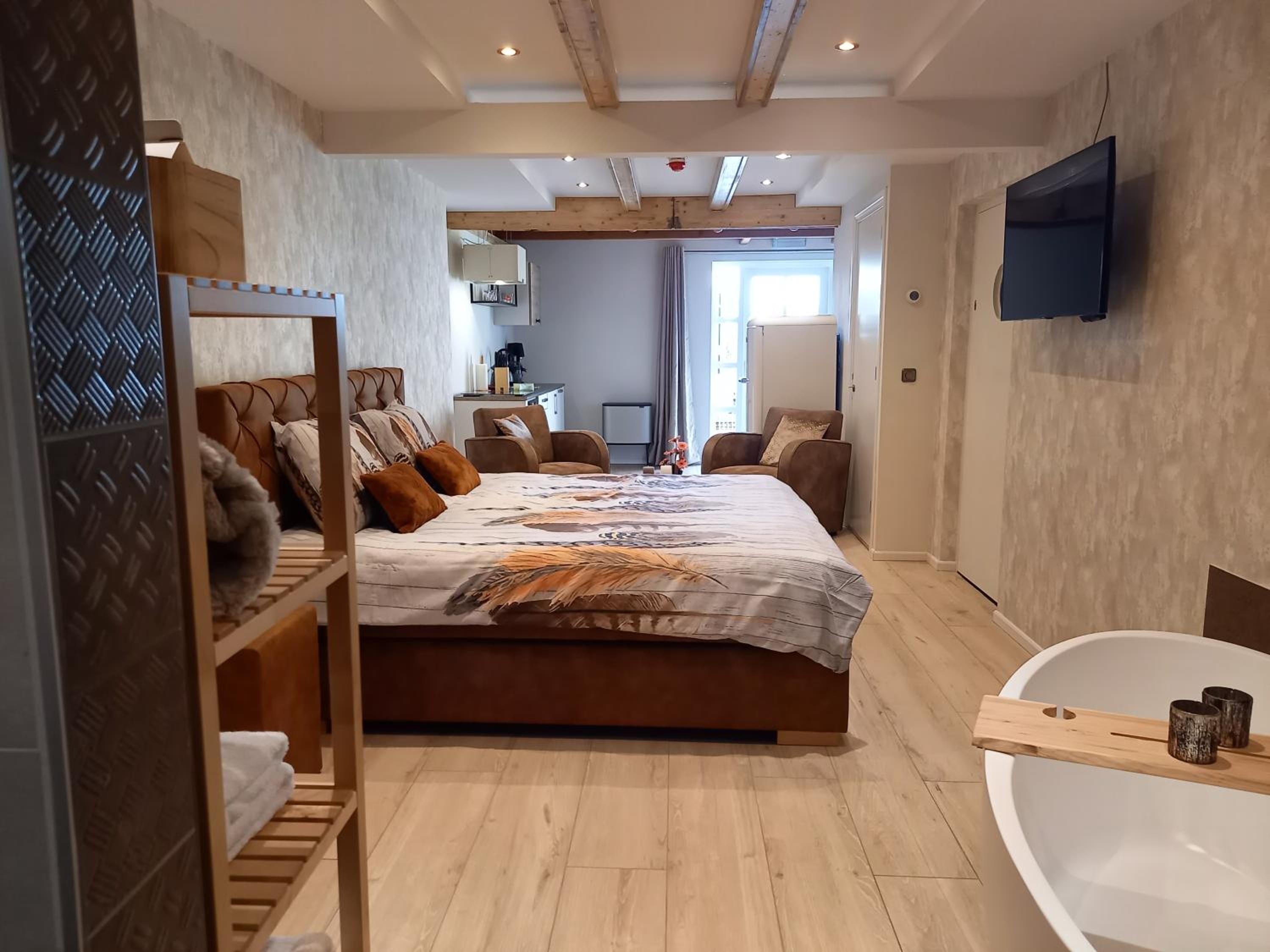 One-Bedroom Apartment - Photo 29