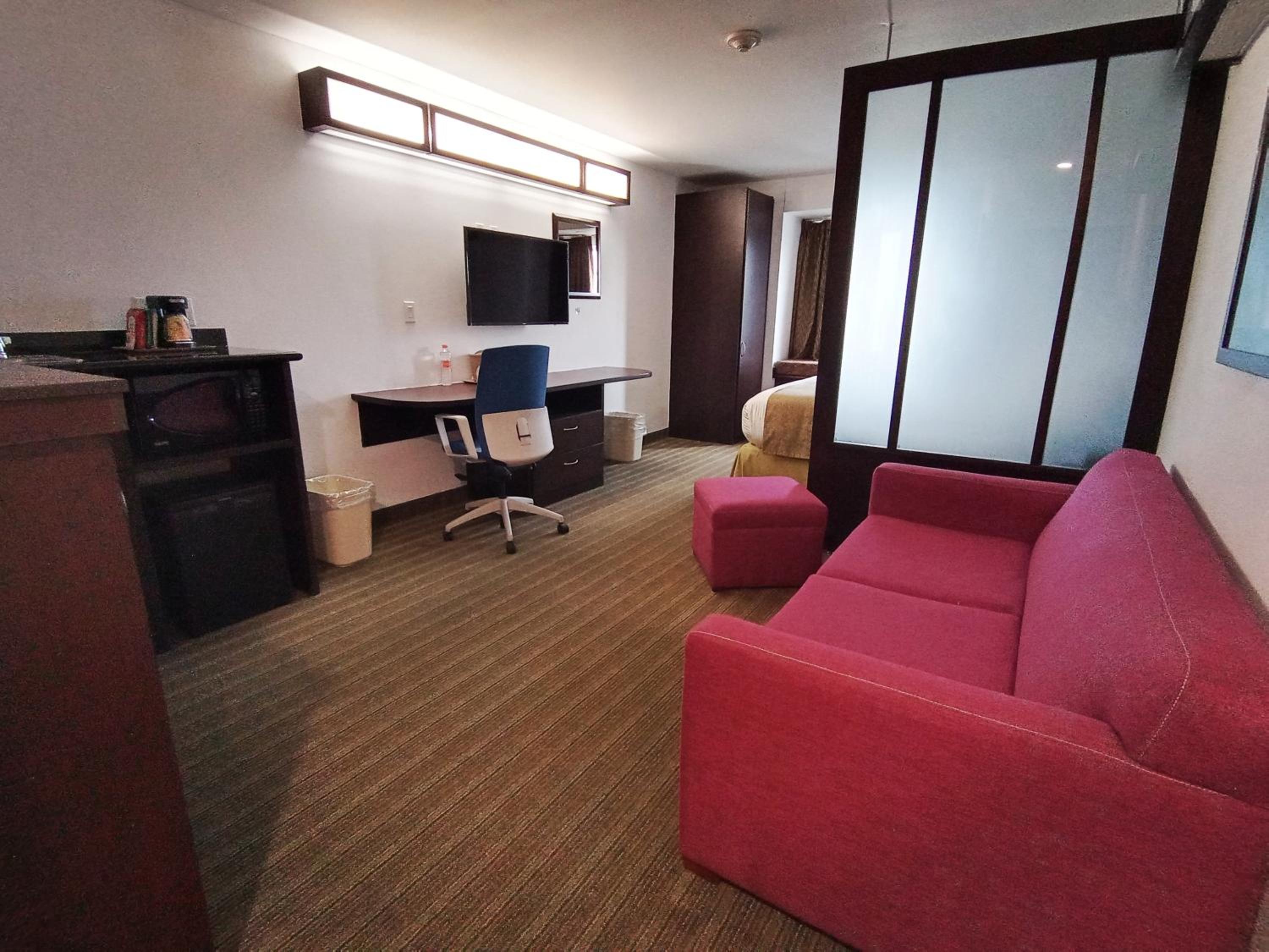 Queen Suite - Photo 4