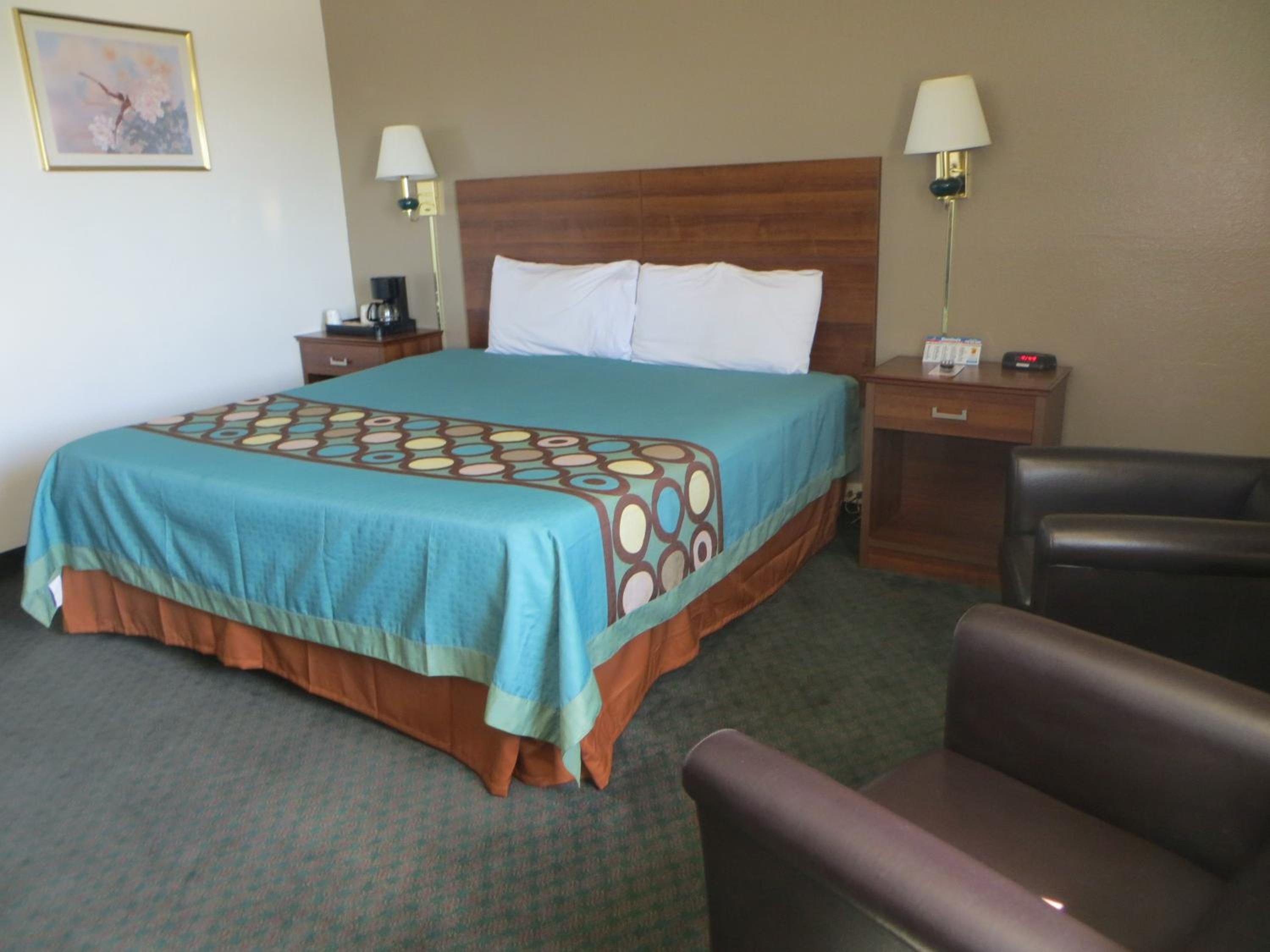 King Room - Non-Smoking - Photo 1