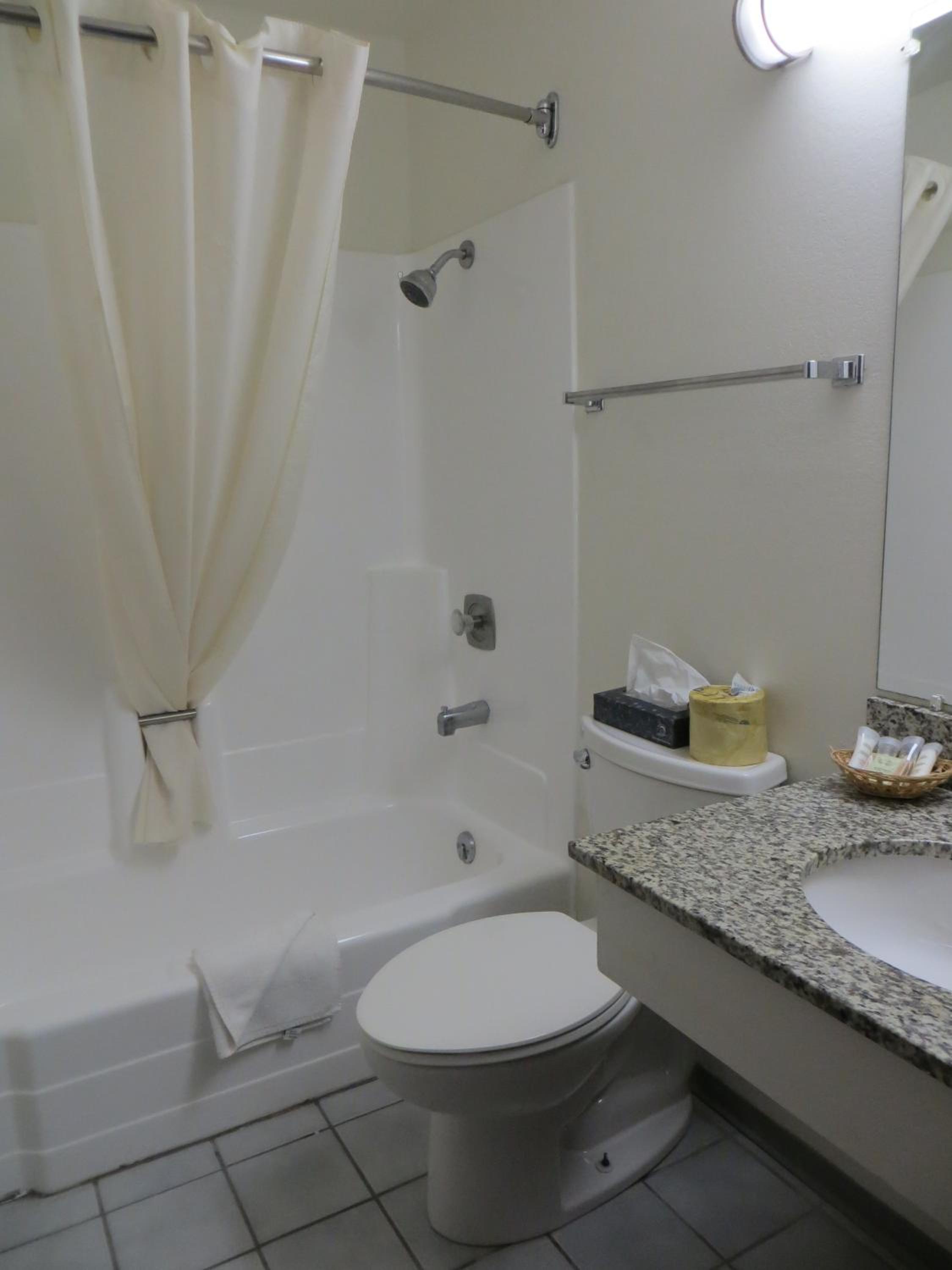 Double Room with Two Double Beds - Non-Smoking - Photo 6