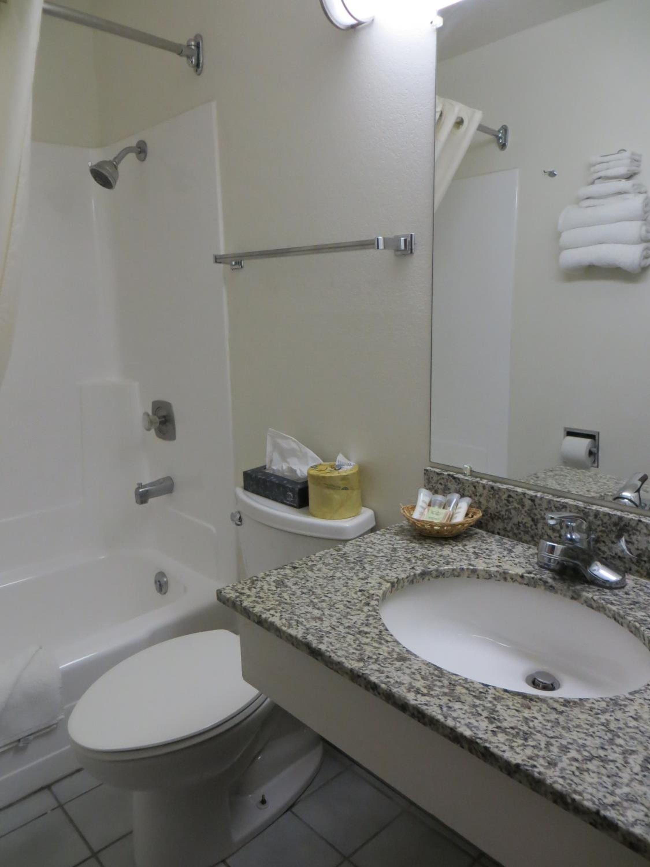 Double Room with Two Double Beds - Non-Smoking - Photo 2
