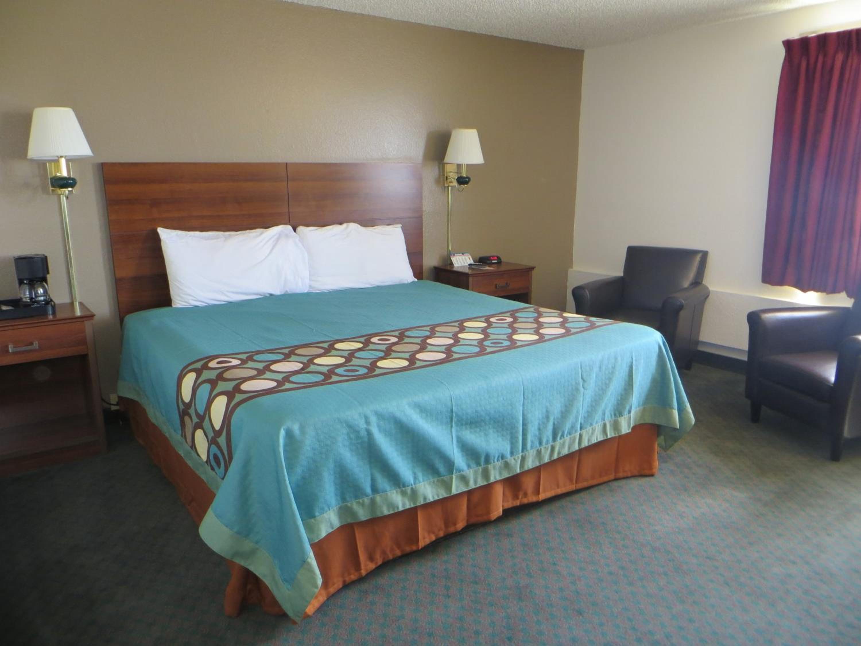 King Room - Non-Smoking - Photo 3
