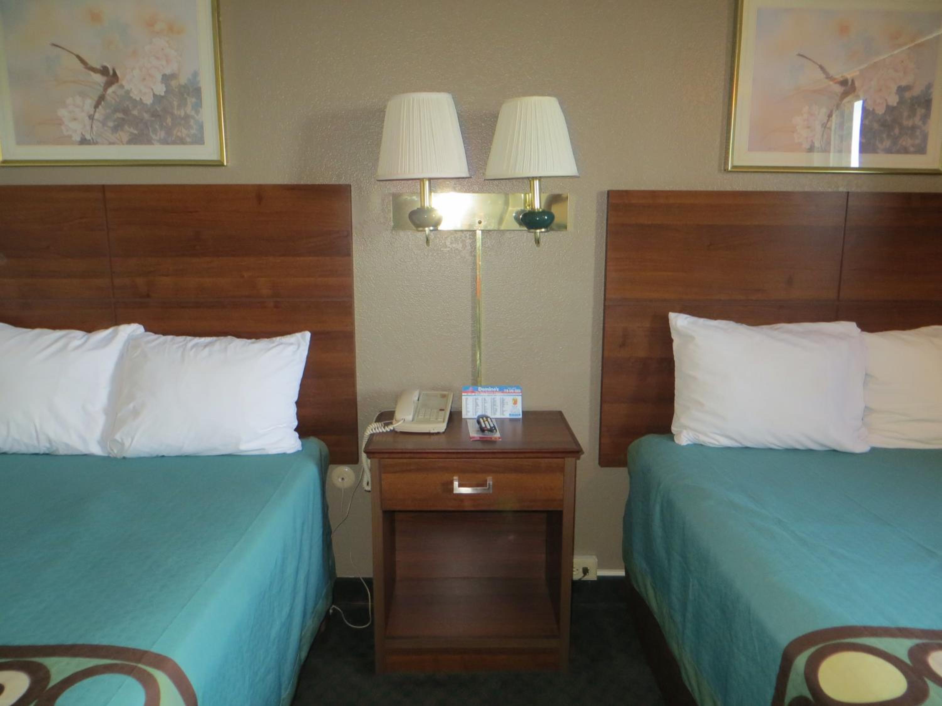 Double Room with Two Double Beds - Non-Smoking - Photo 4