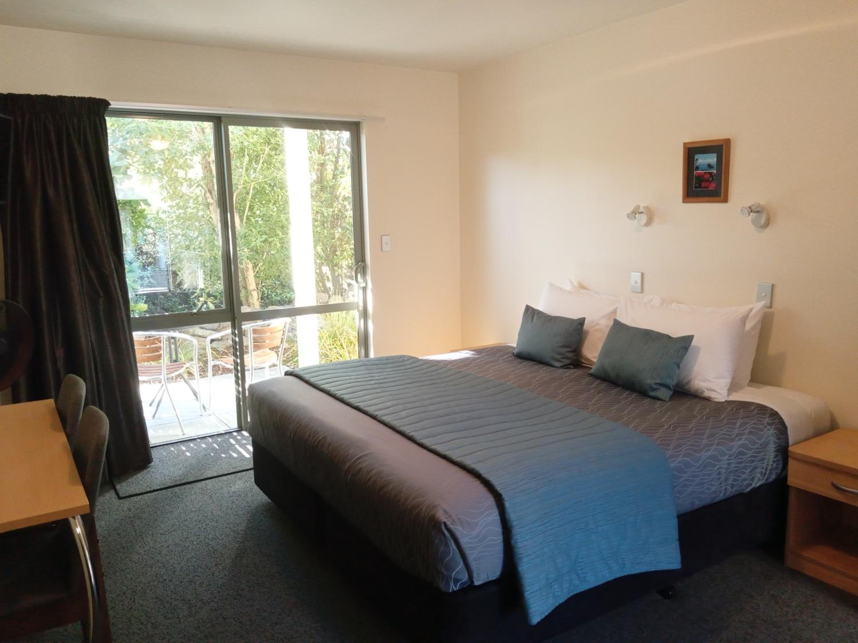 Queen Room with Garden View photo 3