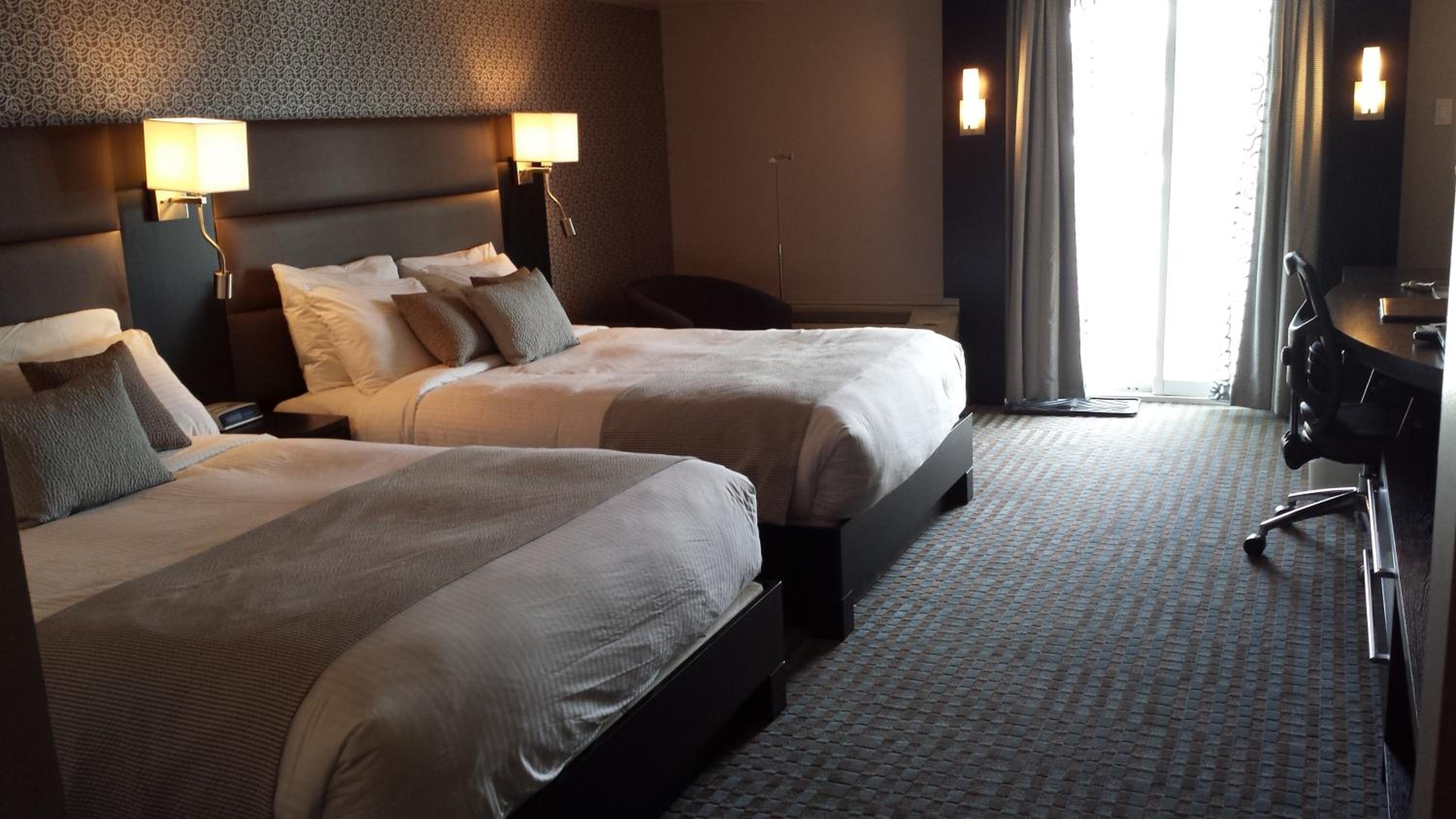 Queen Room with Two Queen Beds photo 2
