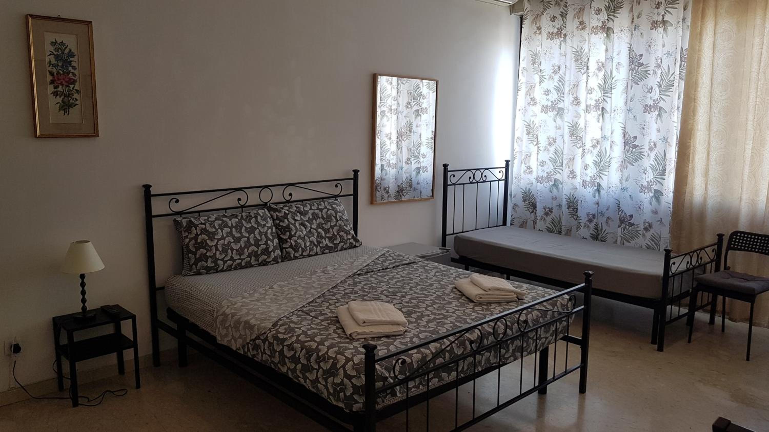 Standard Double Room with Shared Bathroom