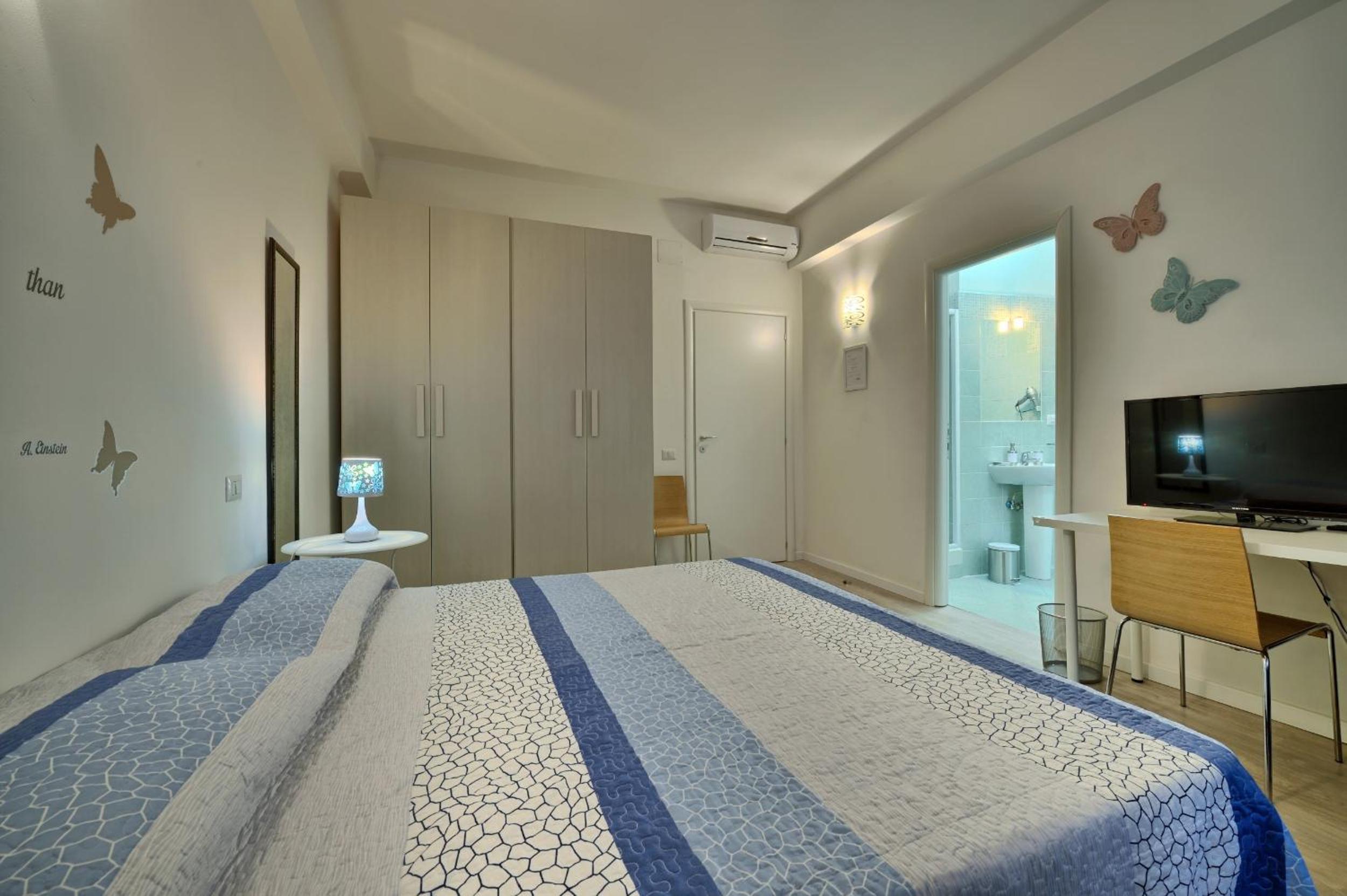 Double or Twin Room photo 3