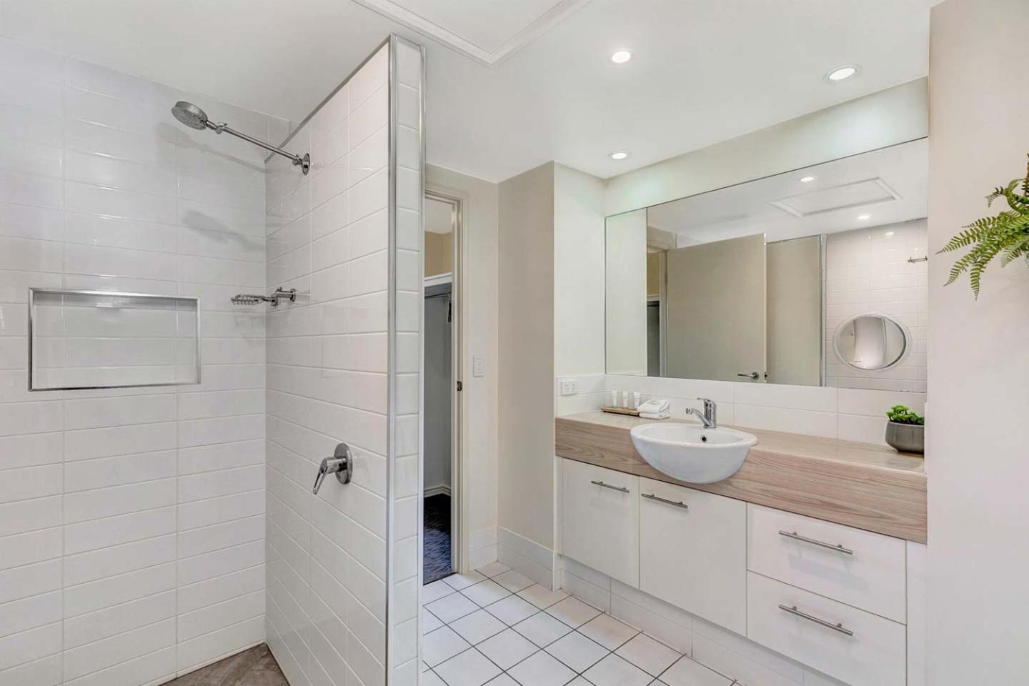 Two-Bedroom Apartment - Photo 3
