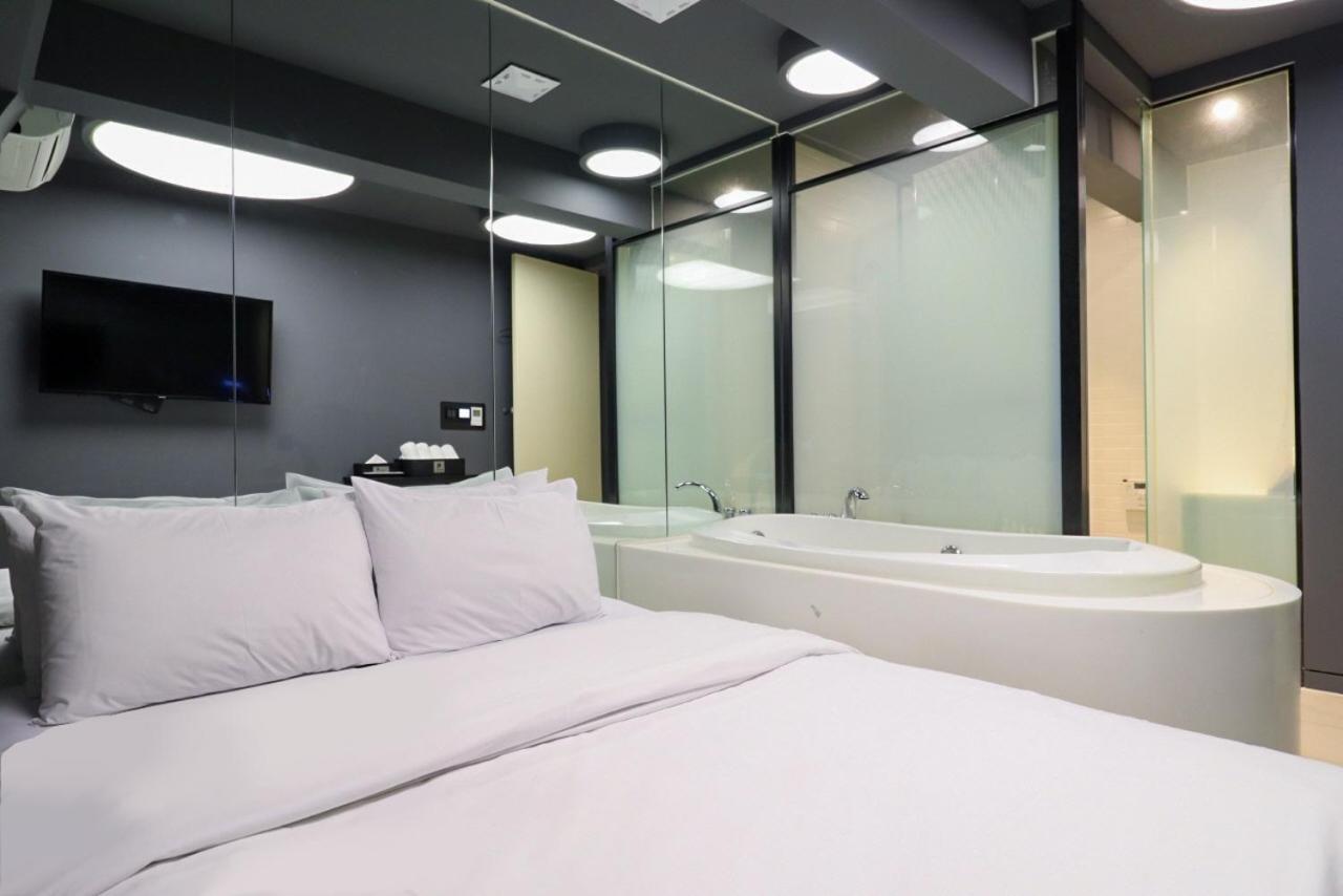 Standard Double Room - Photo 2