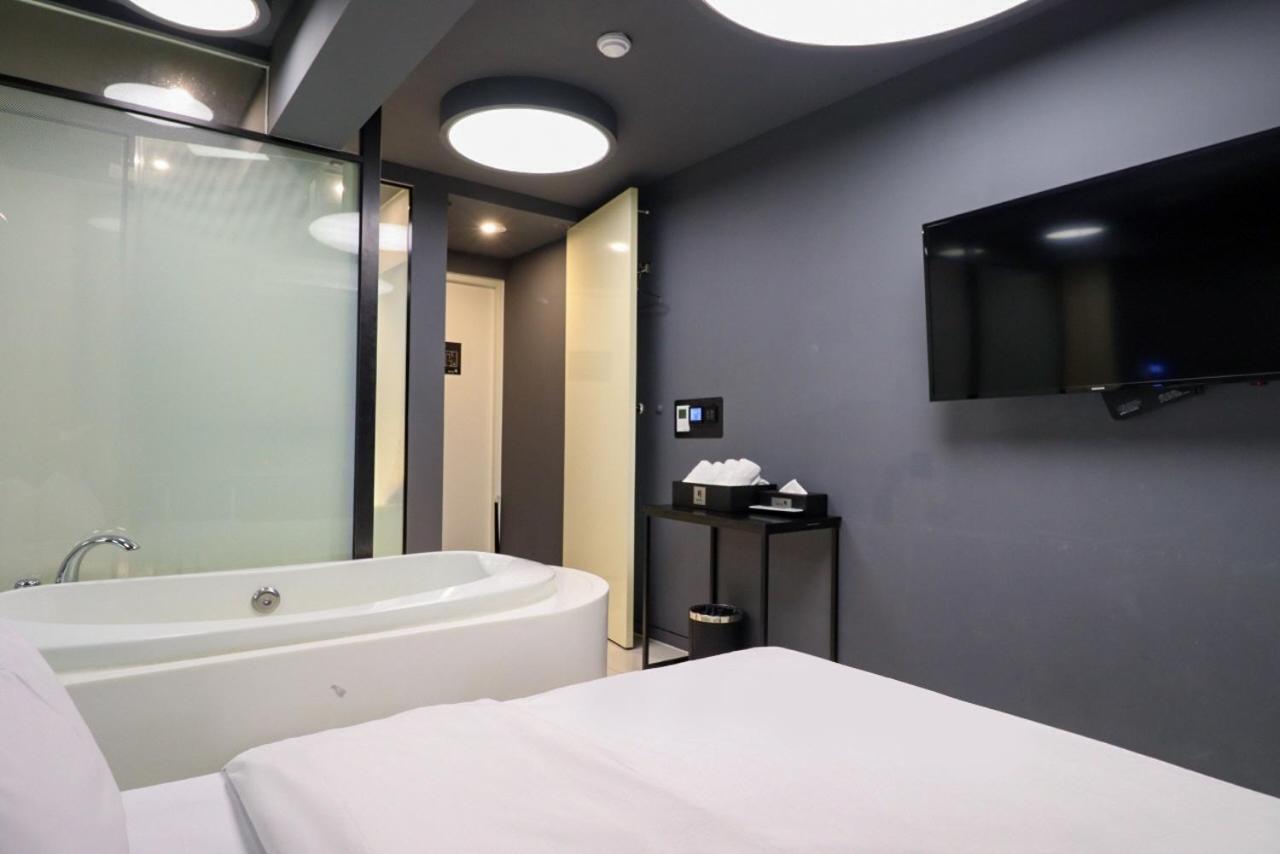 Standard Double Room - Photo 5