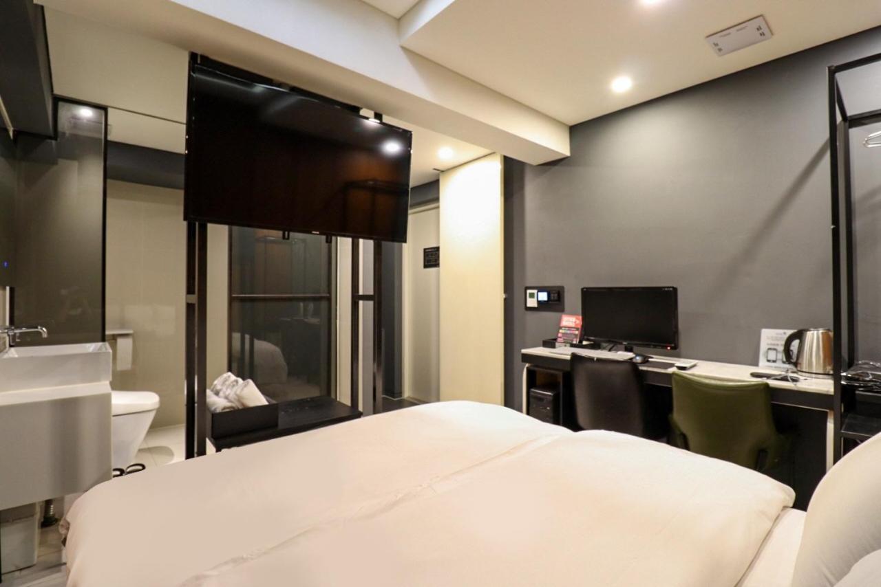 Standard Double Room - Photo 9