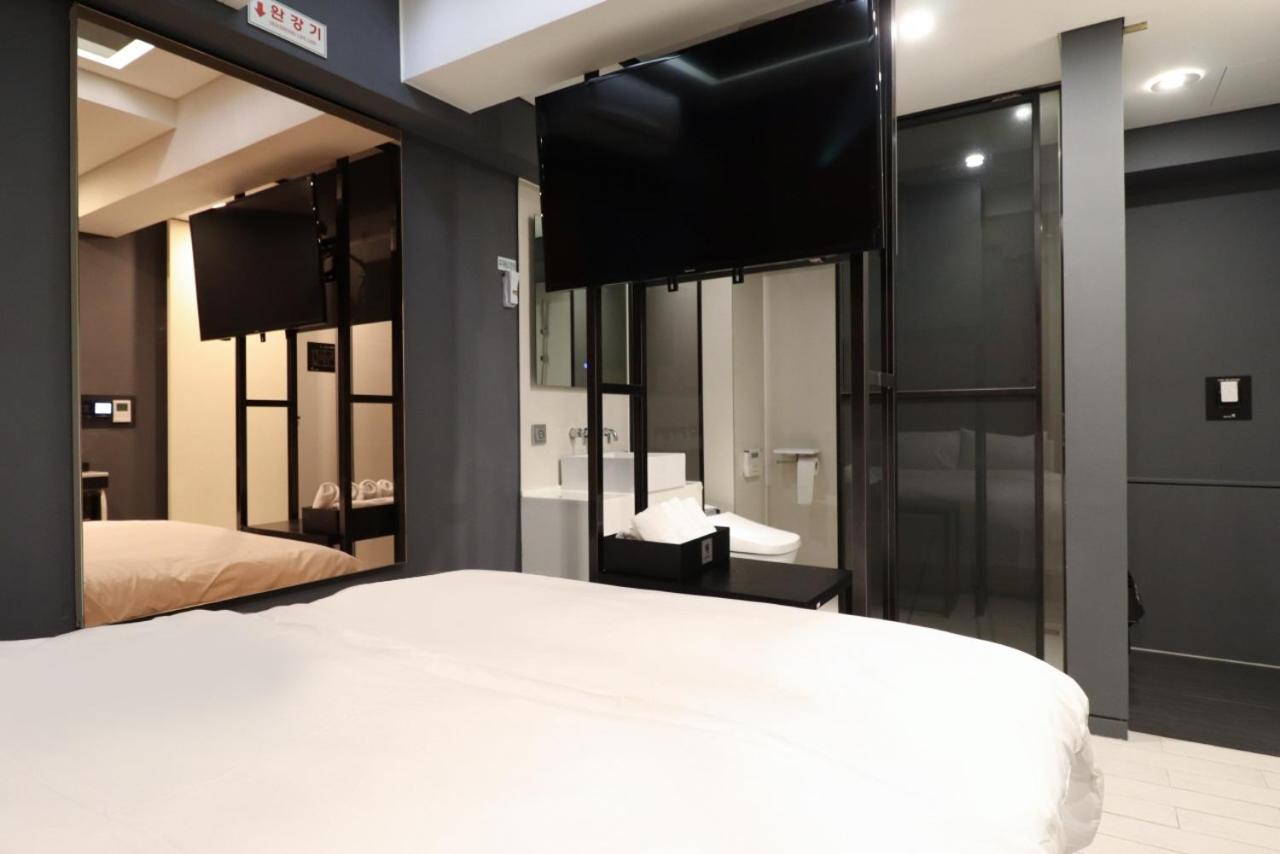 Standard Double Room - Photo 10