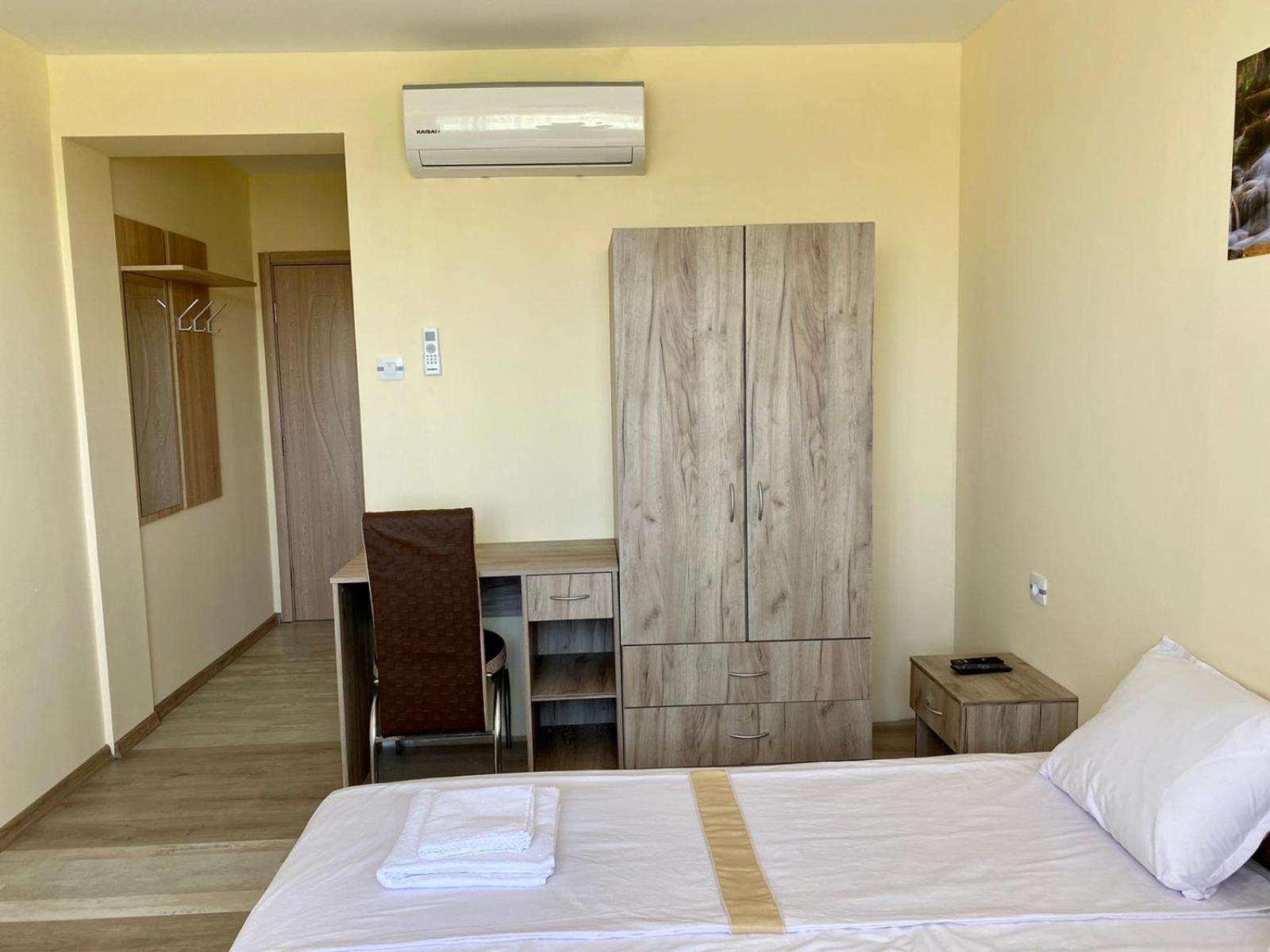 Double Room with Pool View photo 2