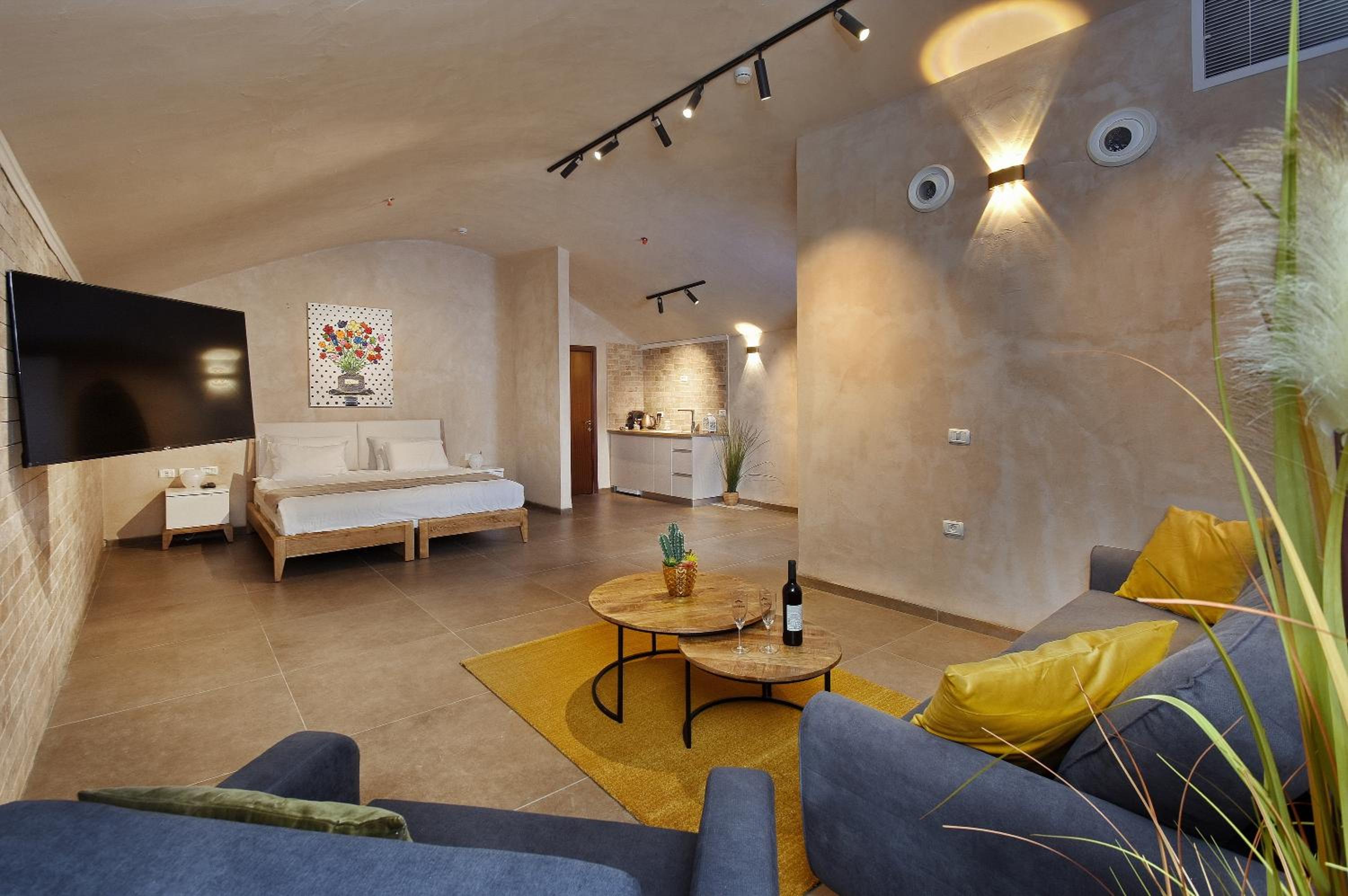 Suite with Hot Tub