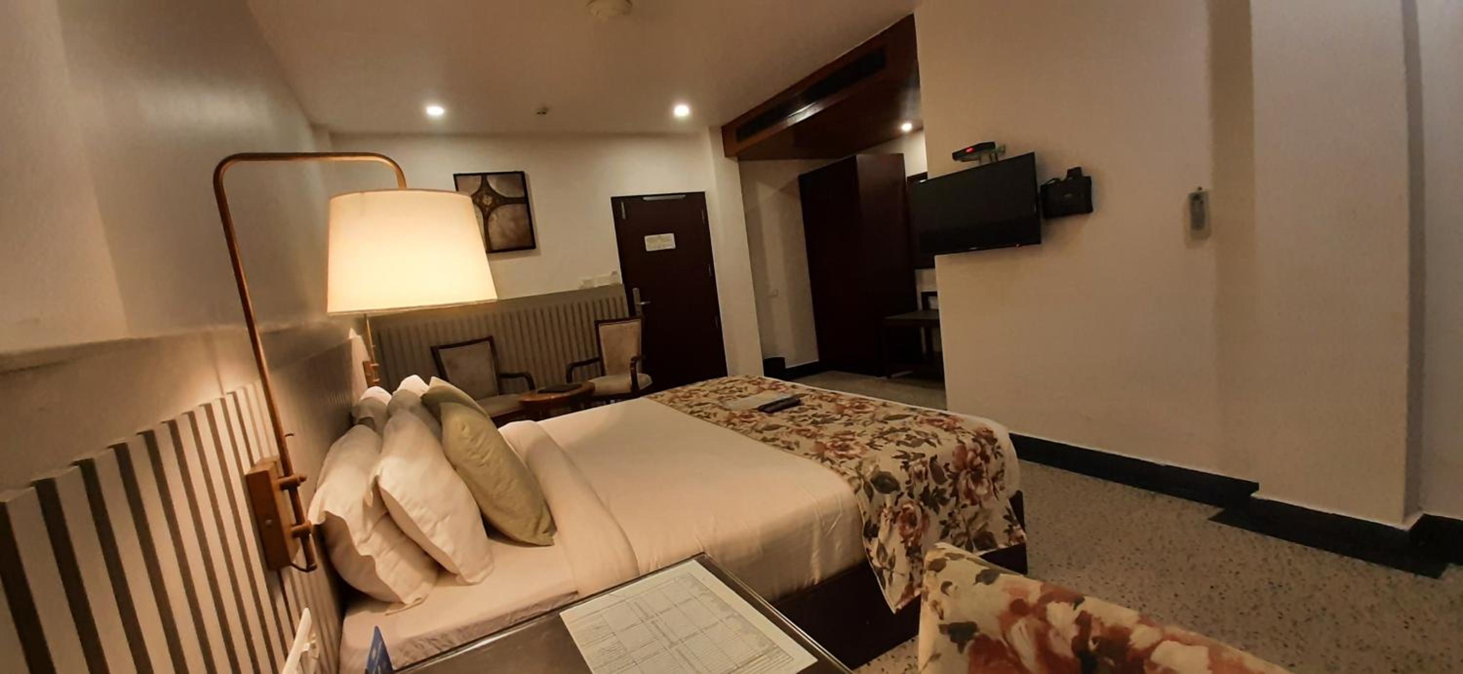 Deluxe Room - Photo 1