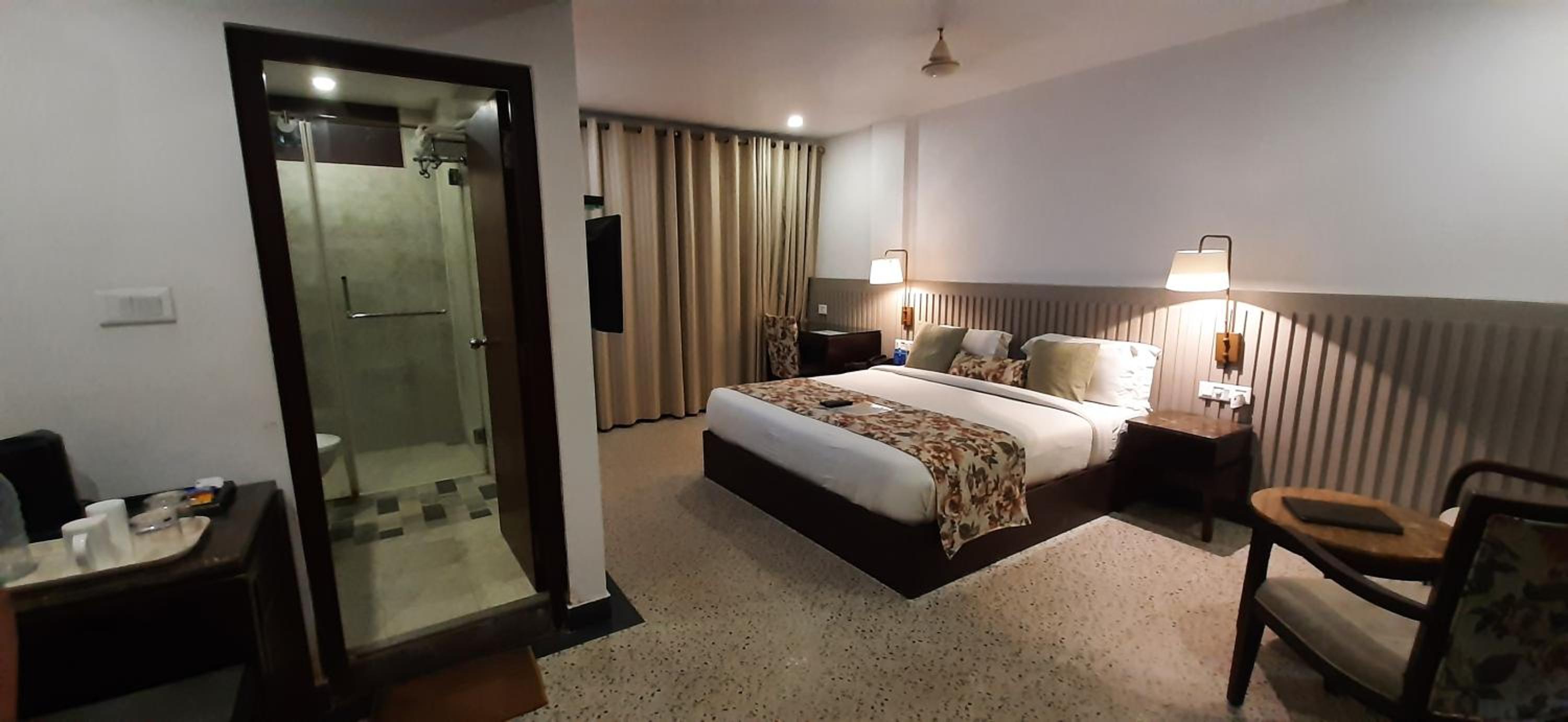 Deluxe Room - Photo 5