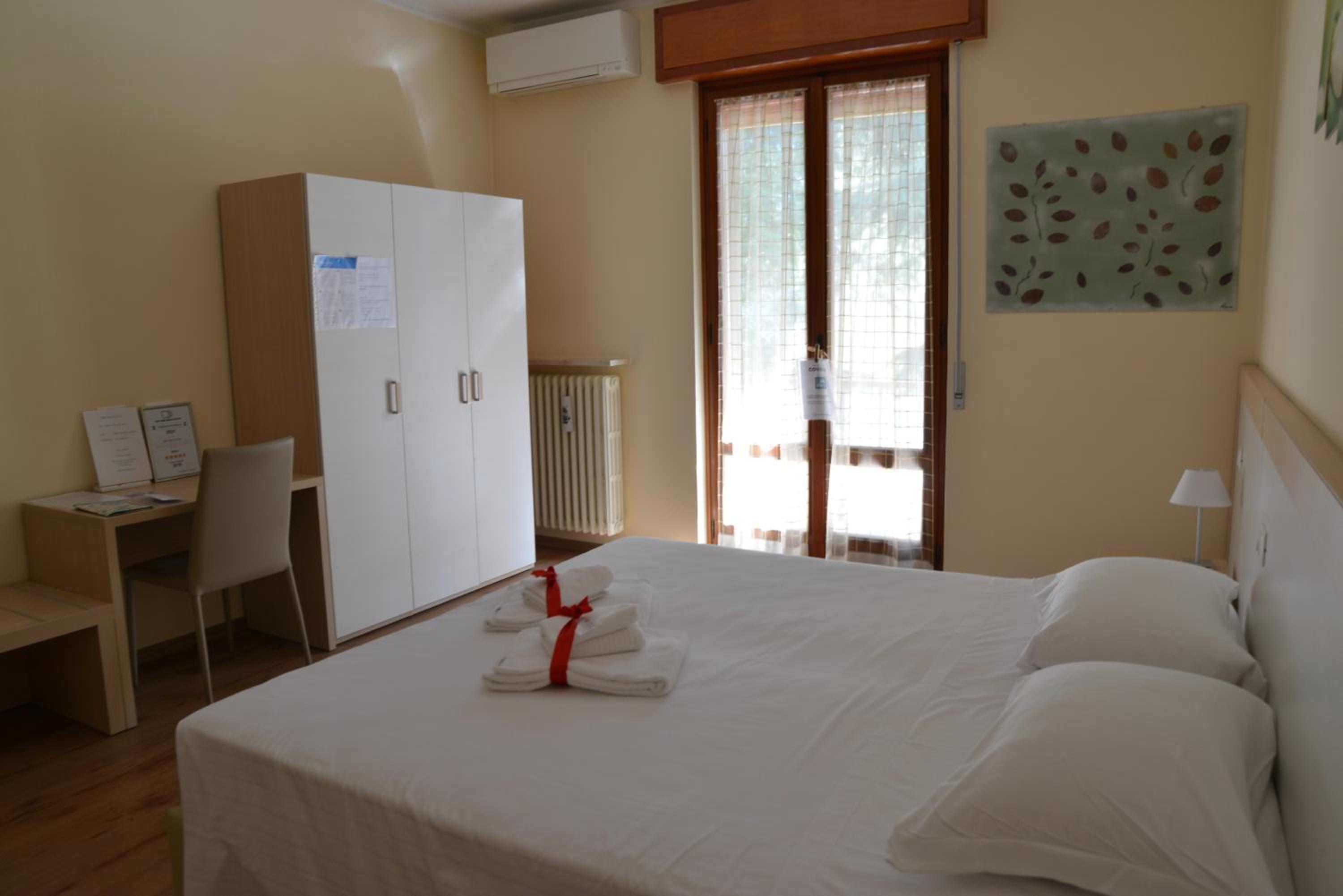 Deluxe Double Room with Garden View and Private Bathroom - Photo 14