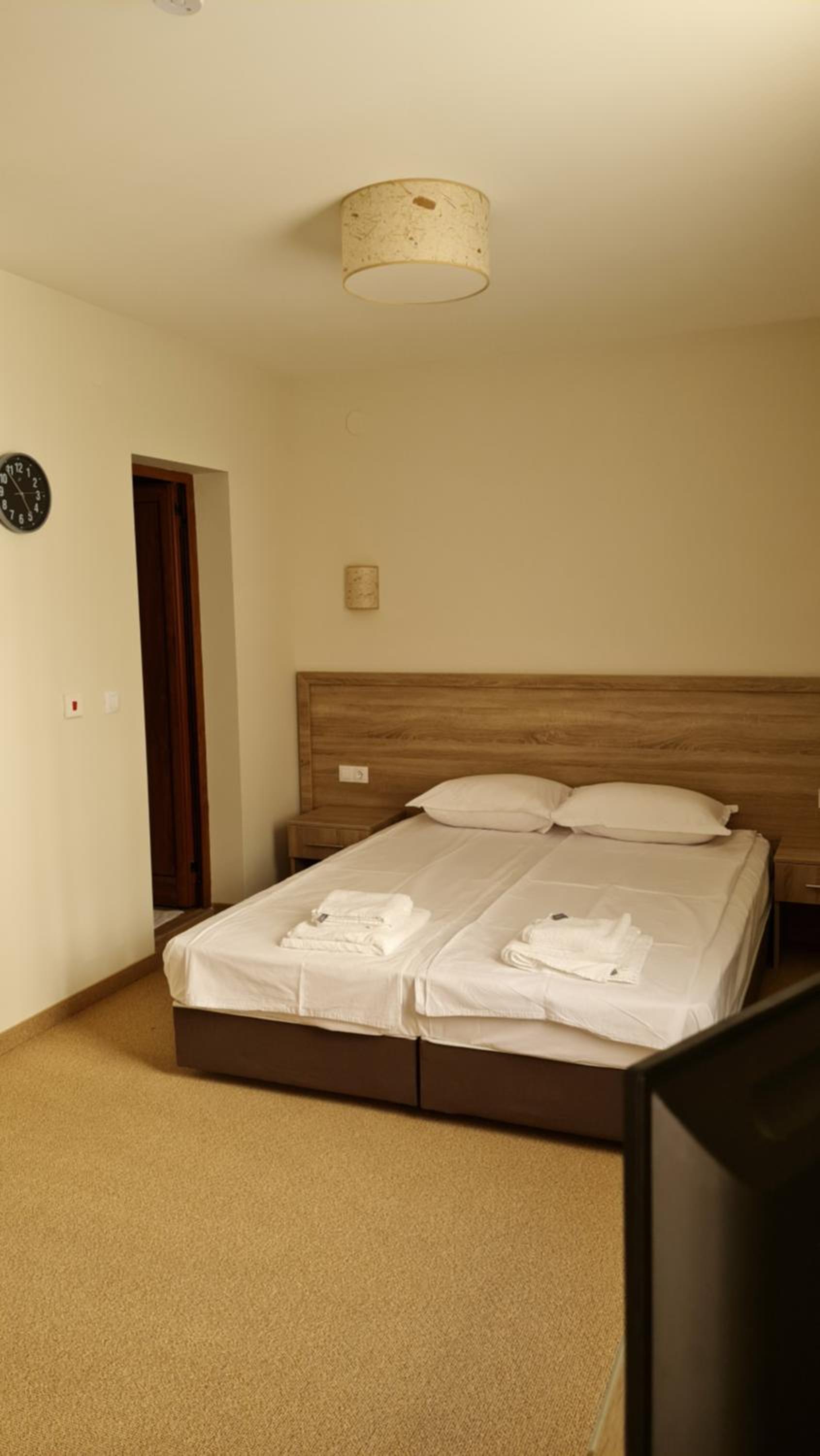 Double Room with Balcony - Photo 3