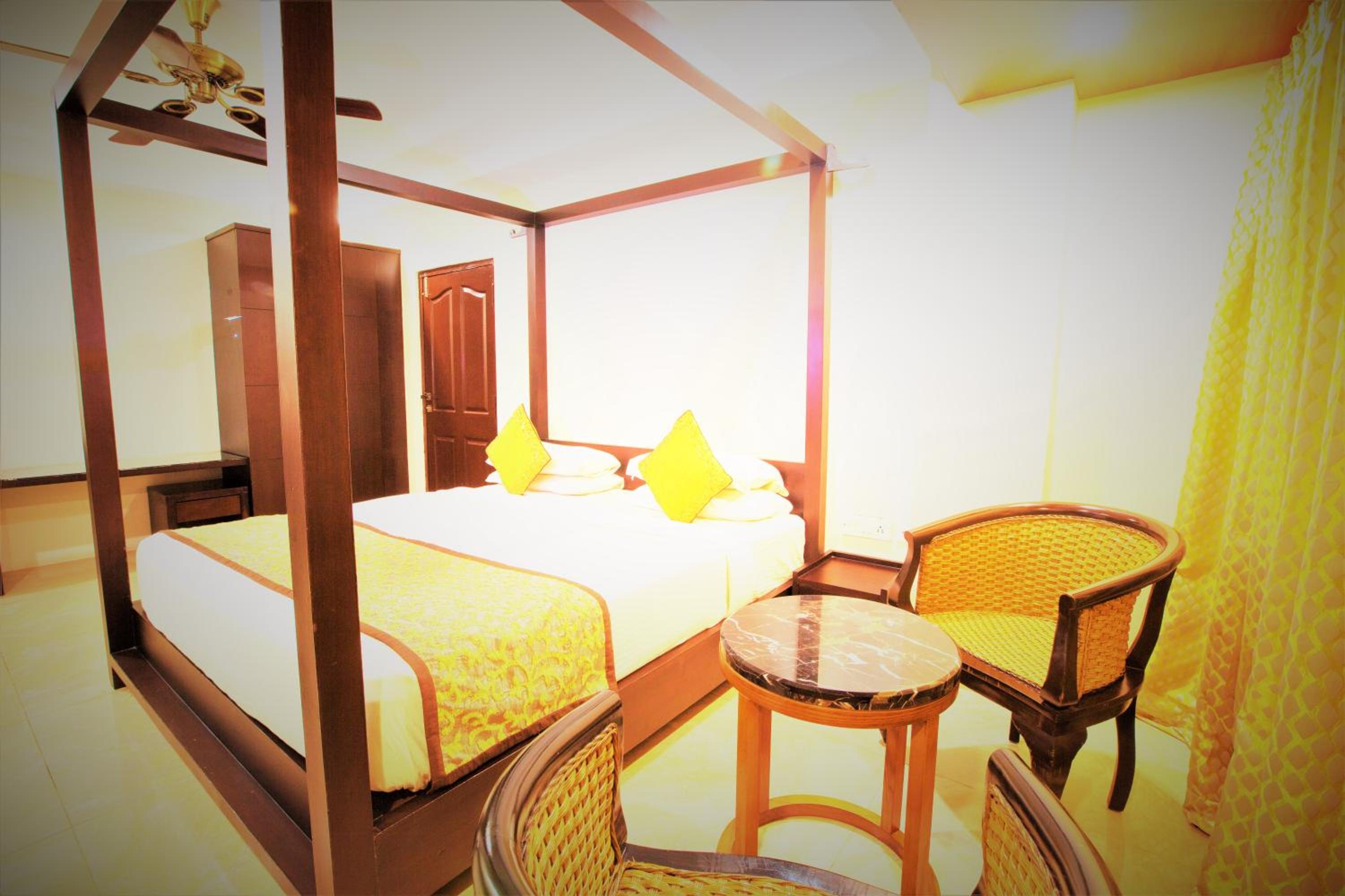 Executive Suite - Photo 3