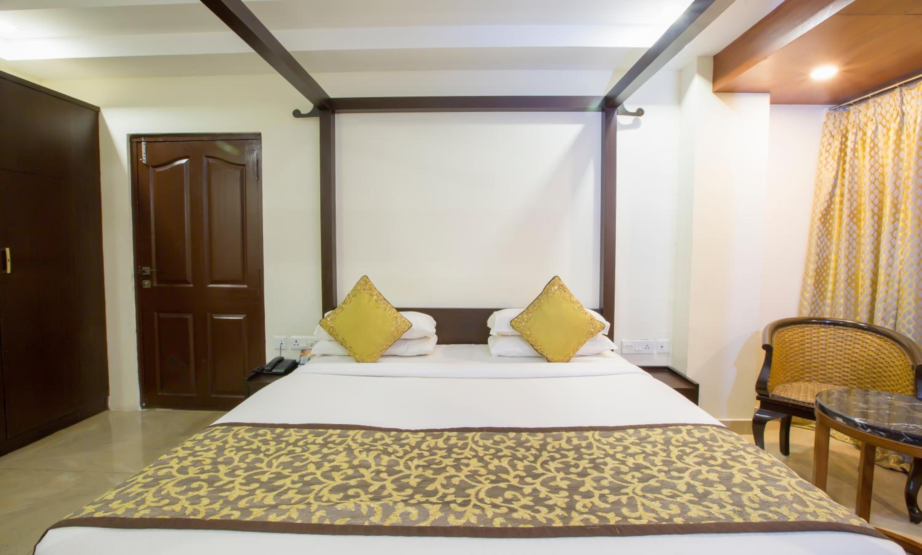 Executive Suite - Photo 5