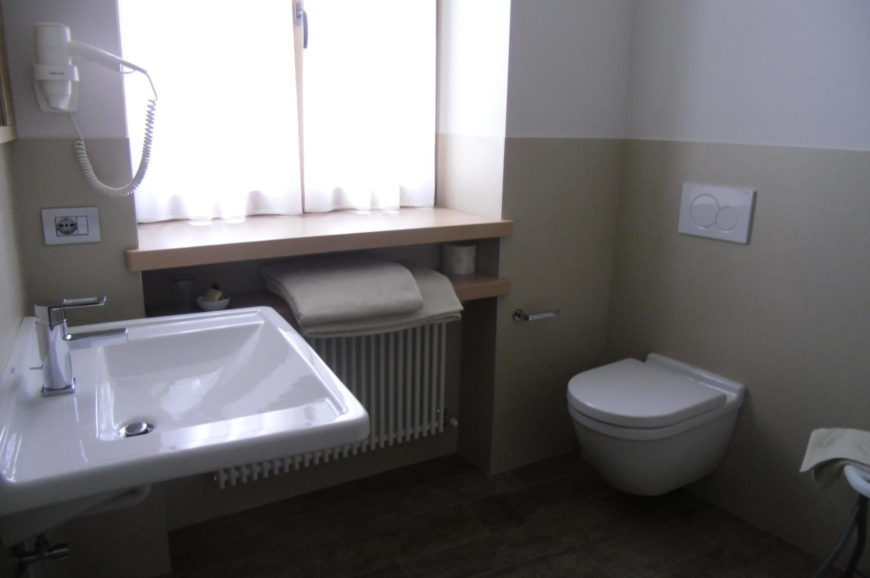 Triple Room with Private Bathroom photo 3